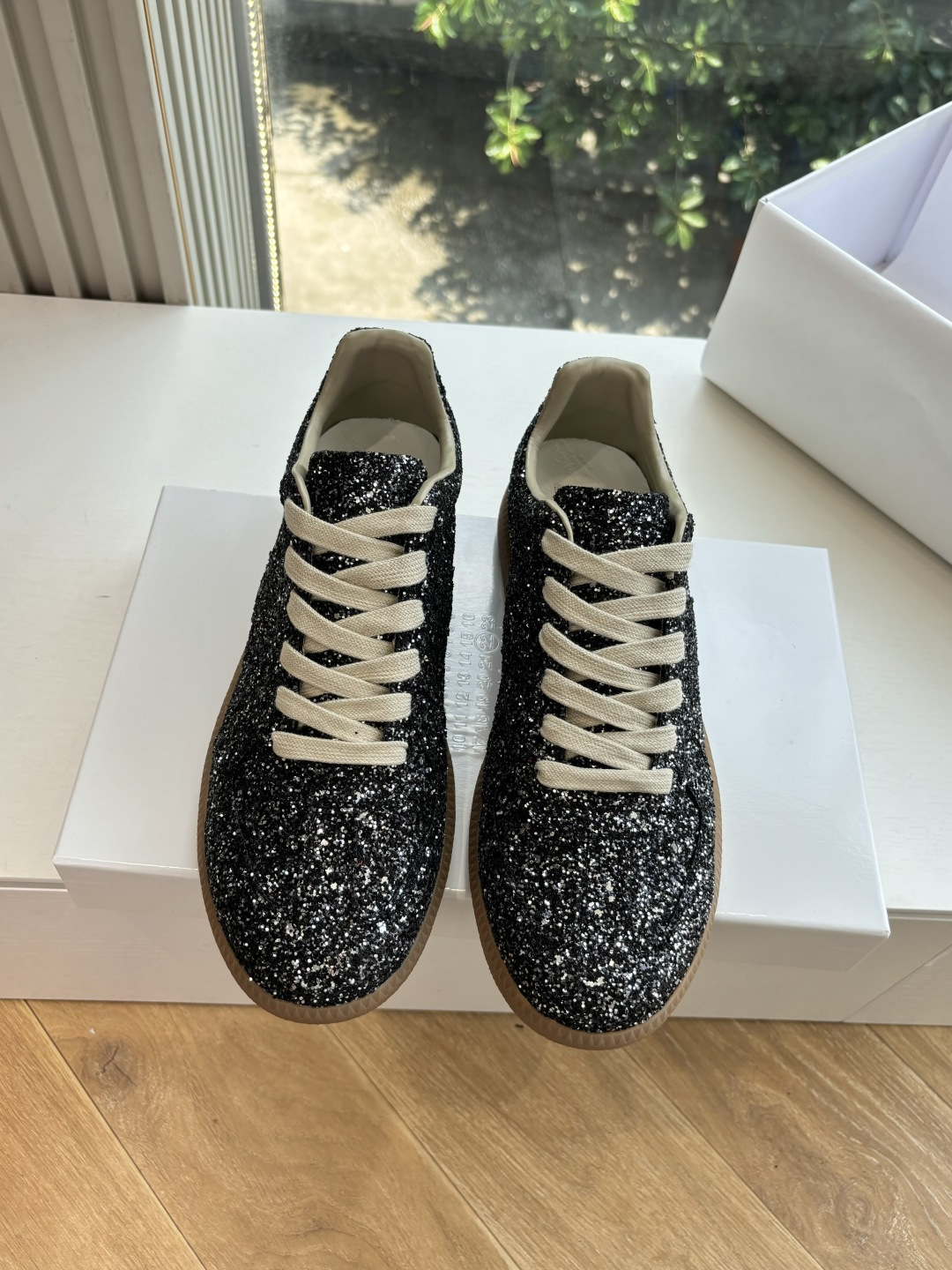 Maison Margiela MM6 Designer Training Shoes: Luxurious and Comfortable Military-Inspired Design - 图片 4