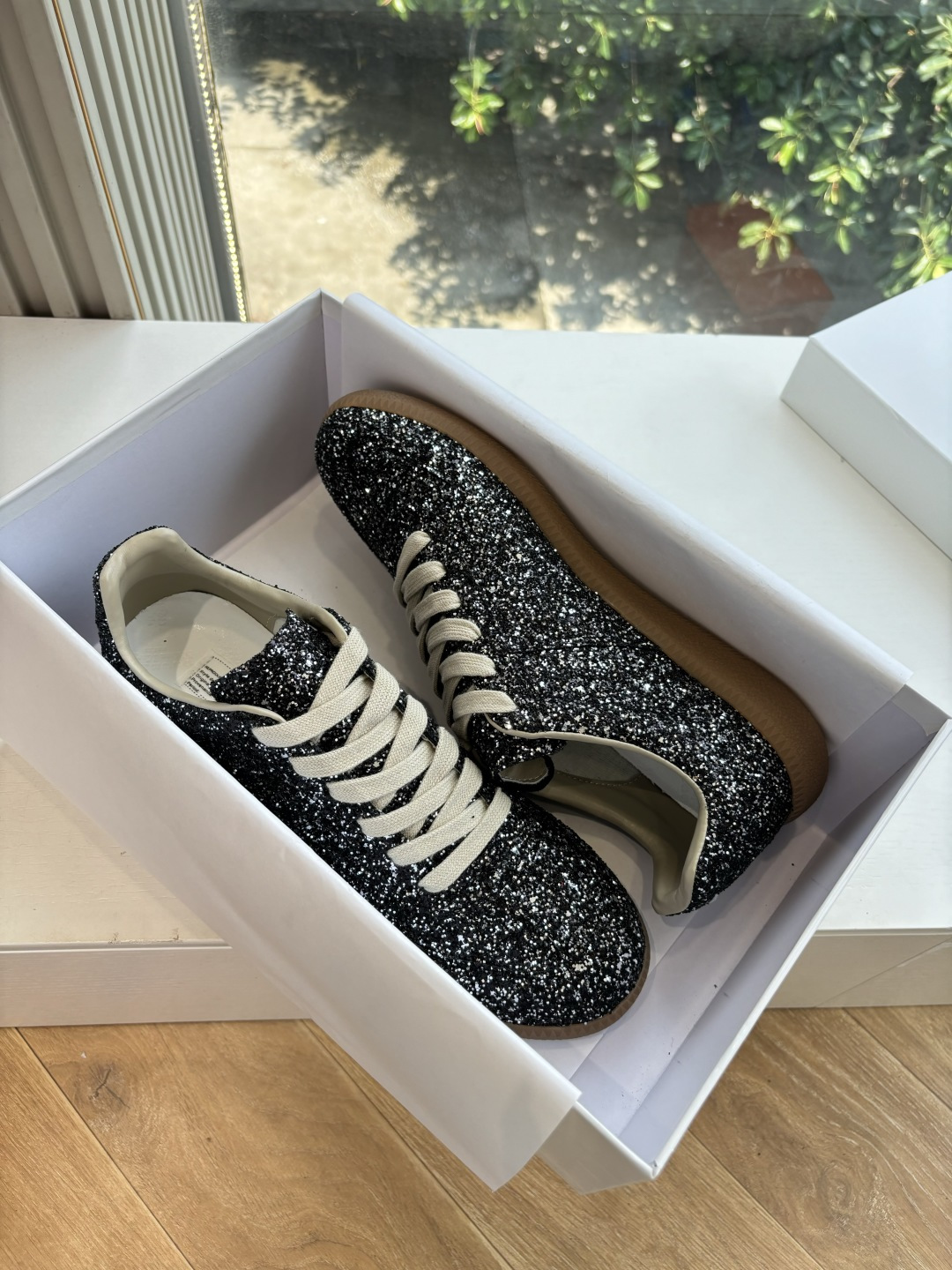 Maison Margiela MM6 Designer Training Shoes: Luxurious and Comfortable Military-Inspired Design - 图片 3