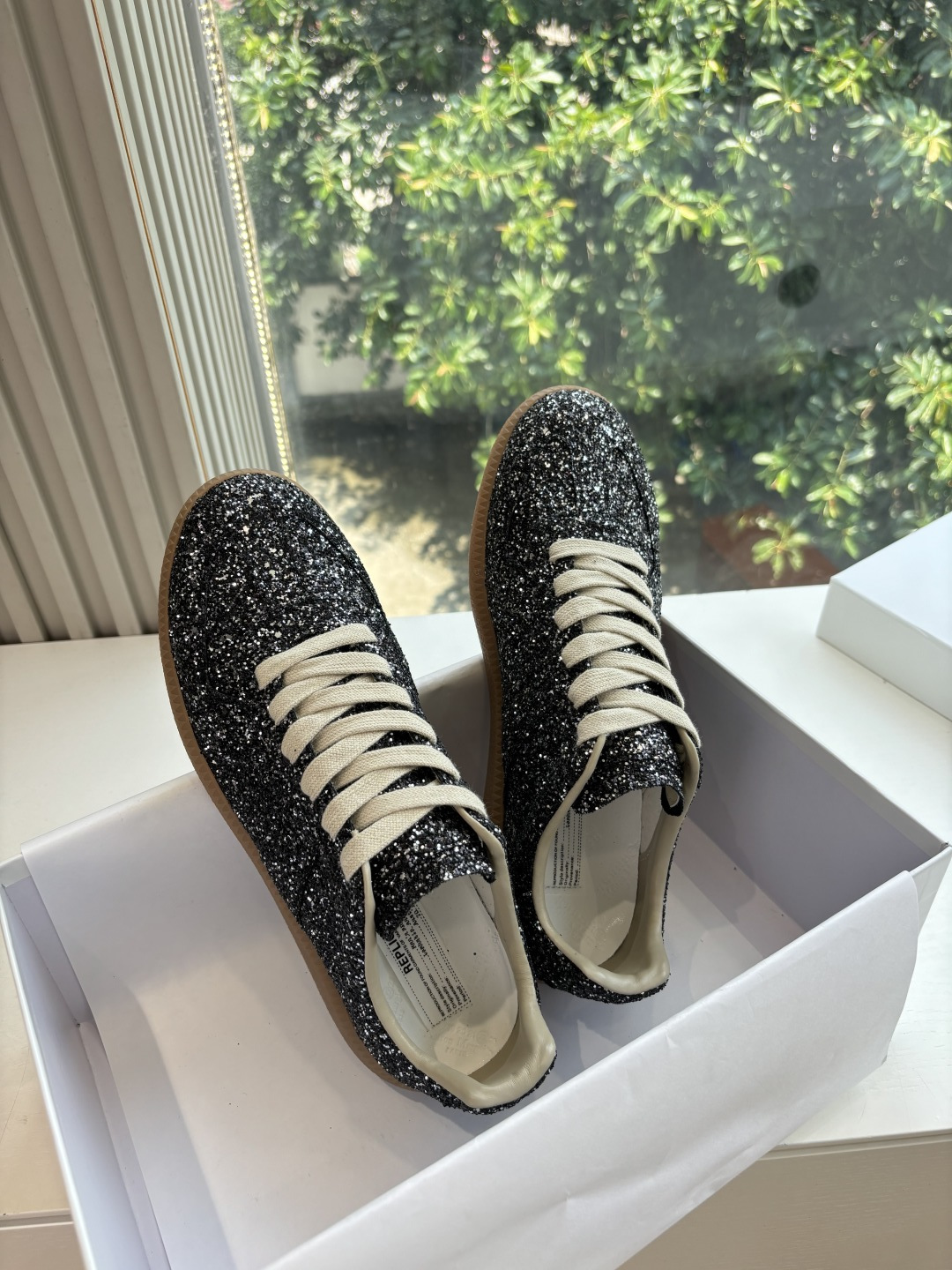 Maison Margiela MM6 Designer Training Shoes: Luxurious and Comfortable Military-Inspired Design - 图片 2