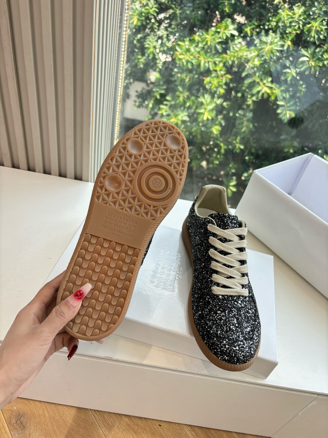 Maison Margiela MM6 Designer Training Shoes: Luxurious and Comfortable Military-Inspired Design - 图片 6