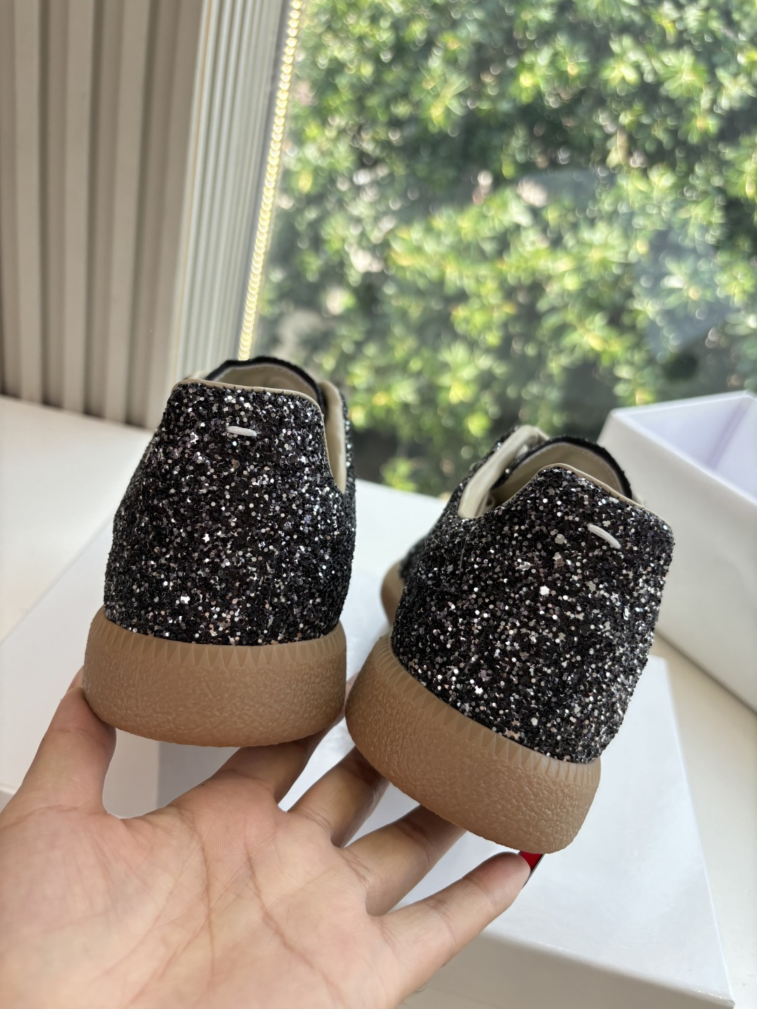 Maison Margiela MM6 Designer Training Shoes: Luxurious and Comfortable Military-Inspired Design - 图片 9