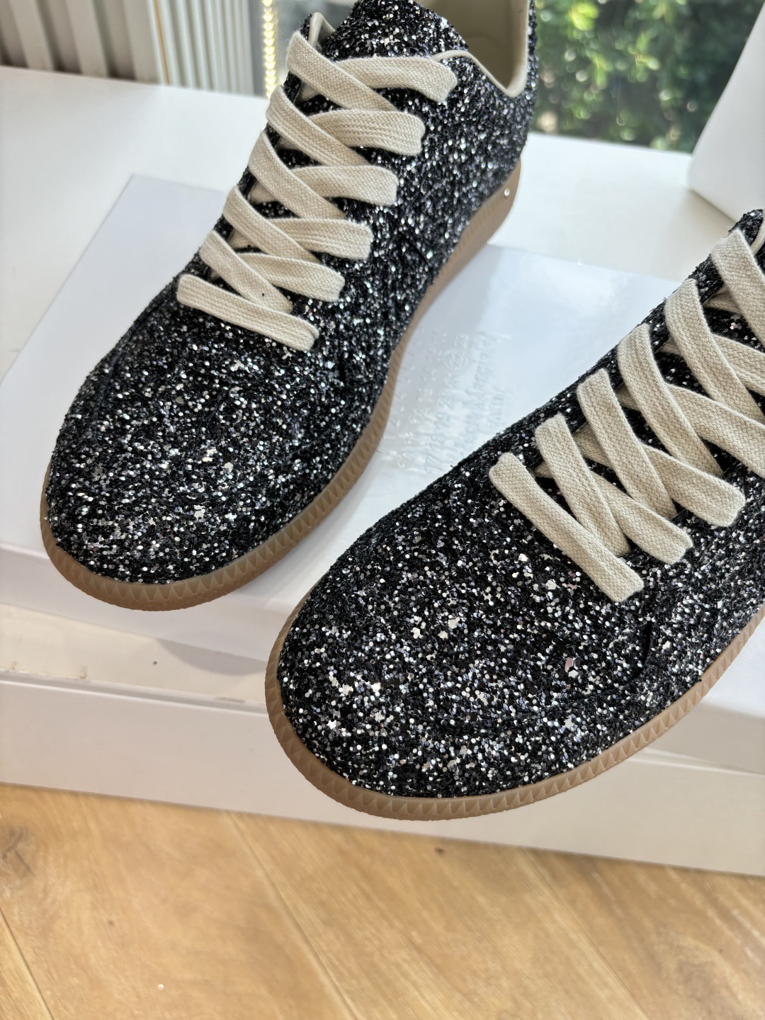 Maison Margiela MM6 Designer Training Shoes: Luxurious and Comfortable Military-Inspired Design - 图片 8