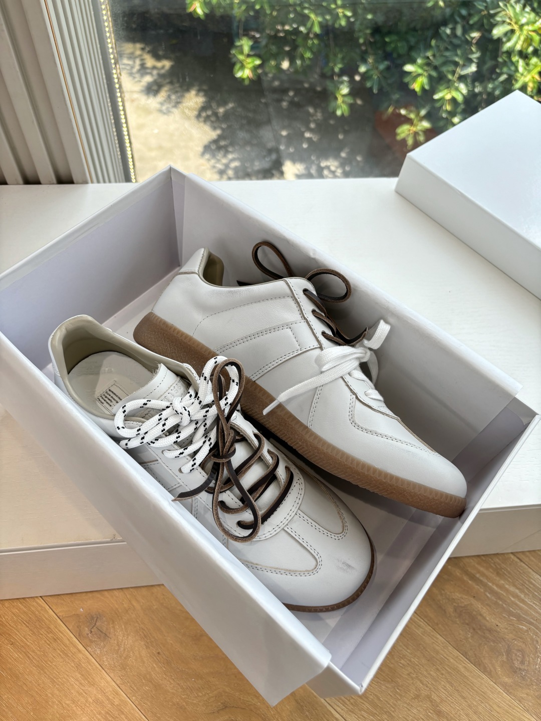 Maison Margiela MM6 Designer Training Shoe: Luxurious, Classic, and Comfortable - 图片 3