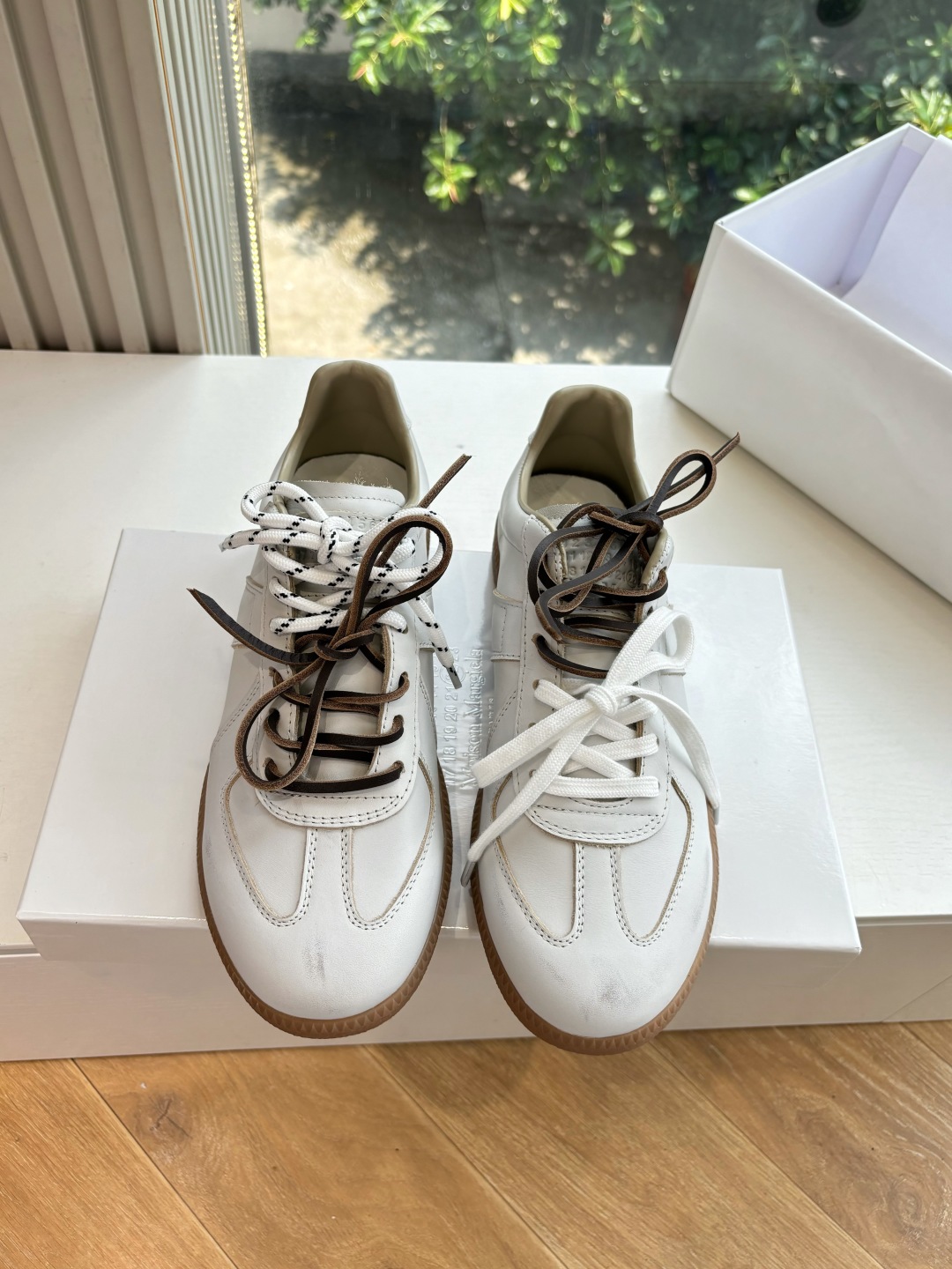 Maison Margiela MM6 Designer Training Shoe: Luxurious, Classic, and Comfortable - 图片 4