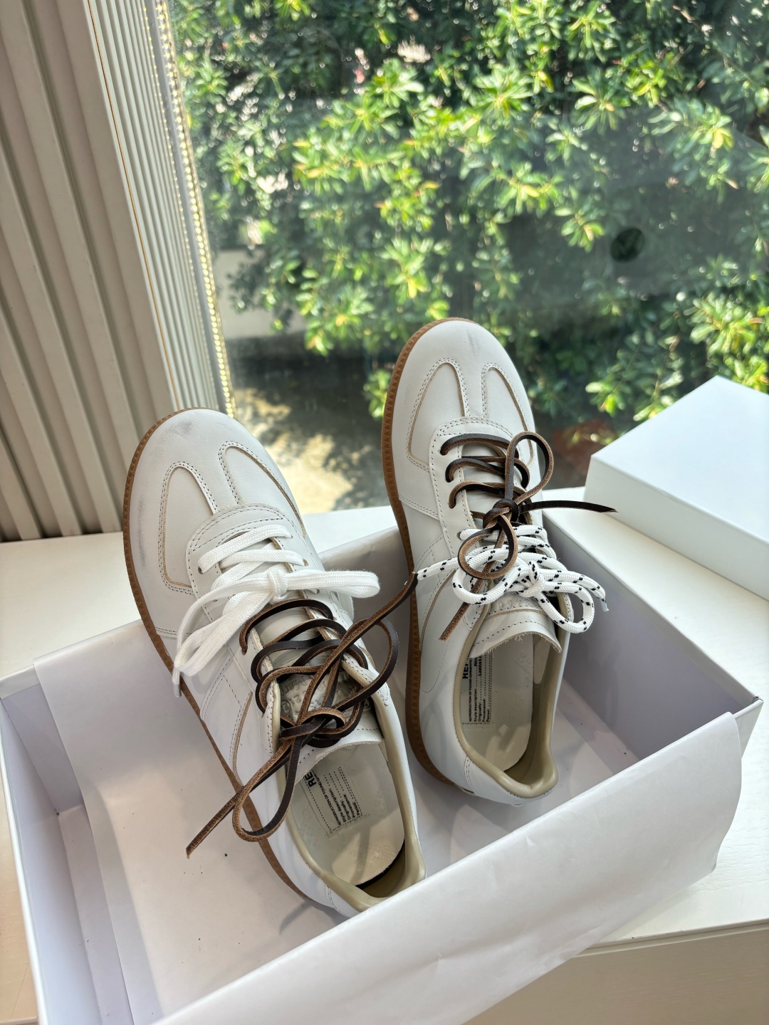 Maison Margiela MM6 Designer Training Shoe: Luxurious, Classic, and Comfortable - 图片 2