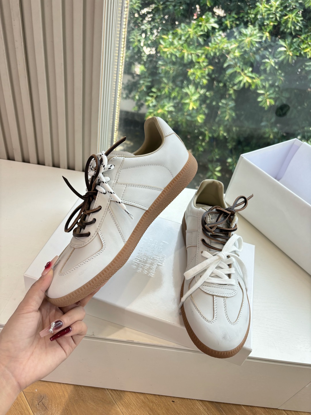 Maison Margiela MM6 Designer Training Shoe: Luxurious, Classic, and Comfortable - 图片 5