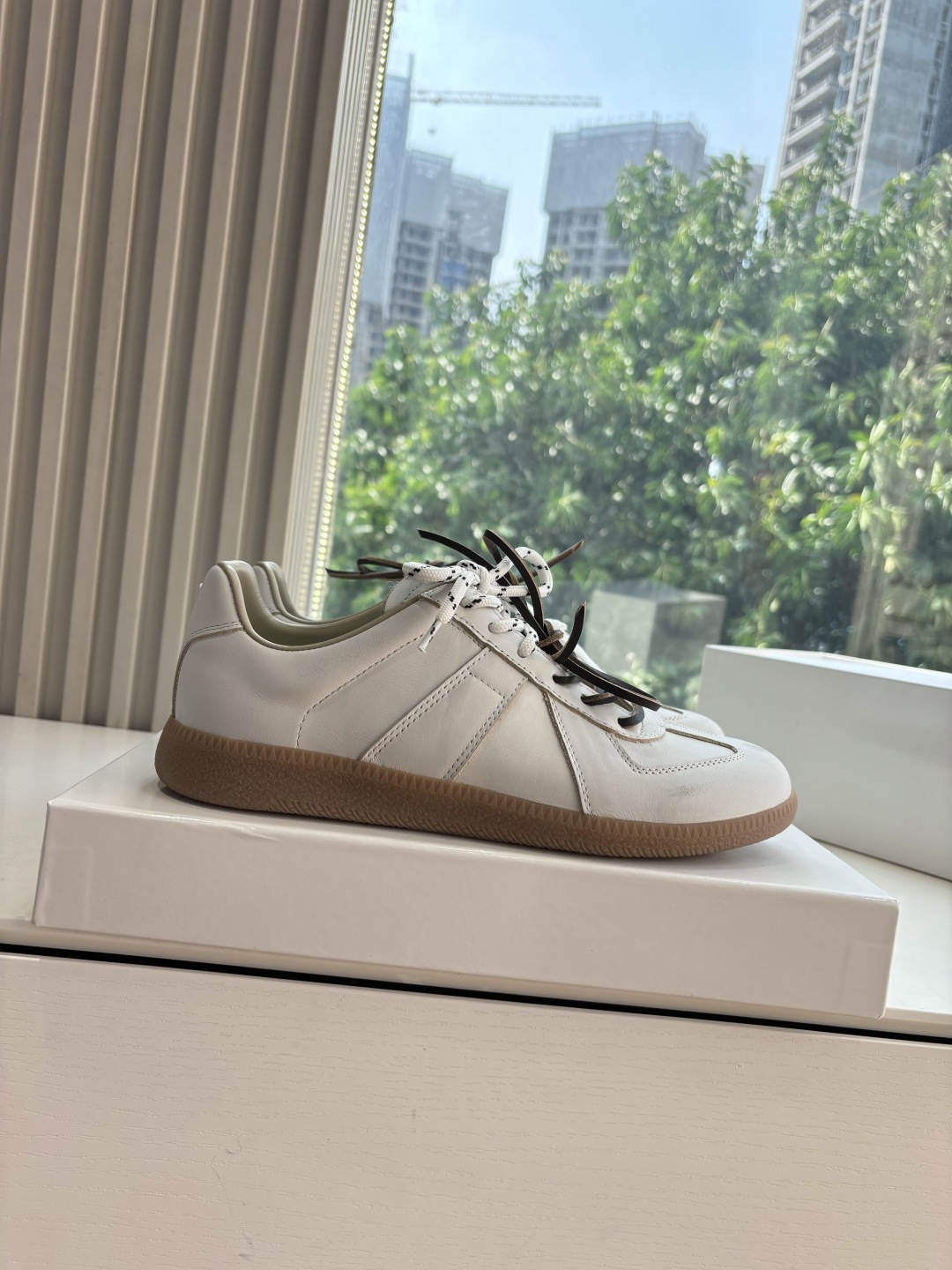 Maison Margiela MM6 Designer Training Shoe: Luxurious, Classic, and Comfortable - 图片 7