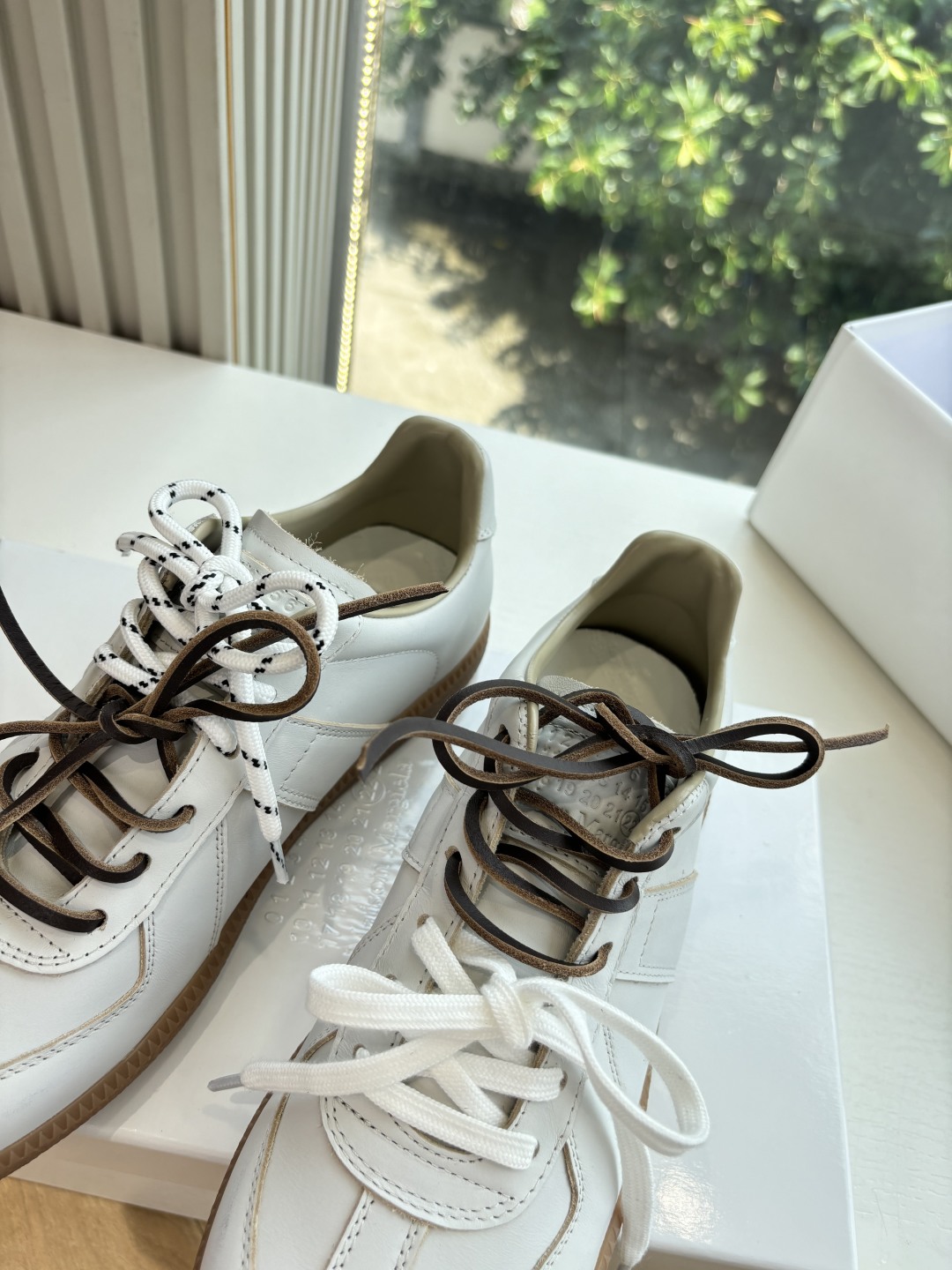 Maison Margiela MM6 Designer Training Shoe: Luxurious, Classic, and Comfortable - 图片 8