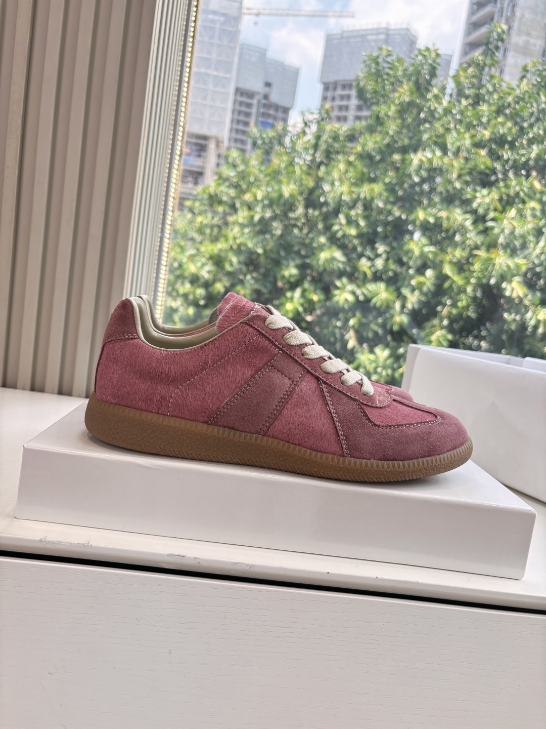 Maison Margiela MM6 German Training Shoe: Luxurious, Comfortable, and Stylish. - 图片 7