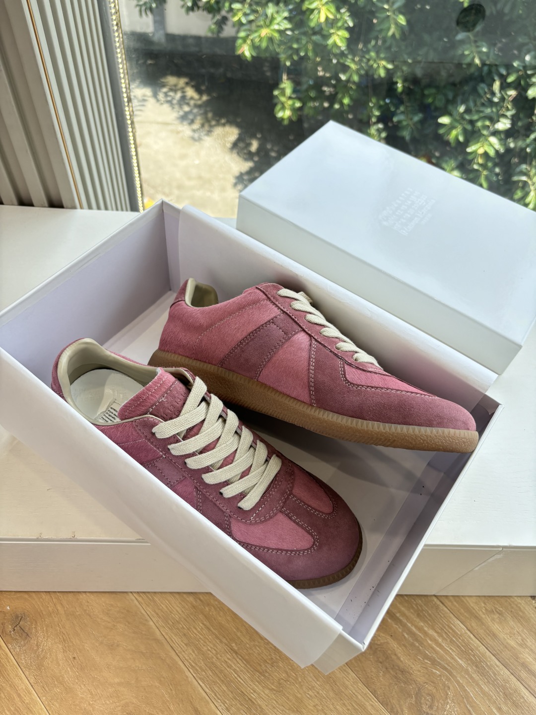 Maison Margiela MM6 German Training Shoe: Luxurious, Comfortable, and Stylish. - 图片 3