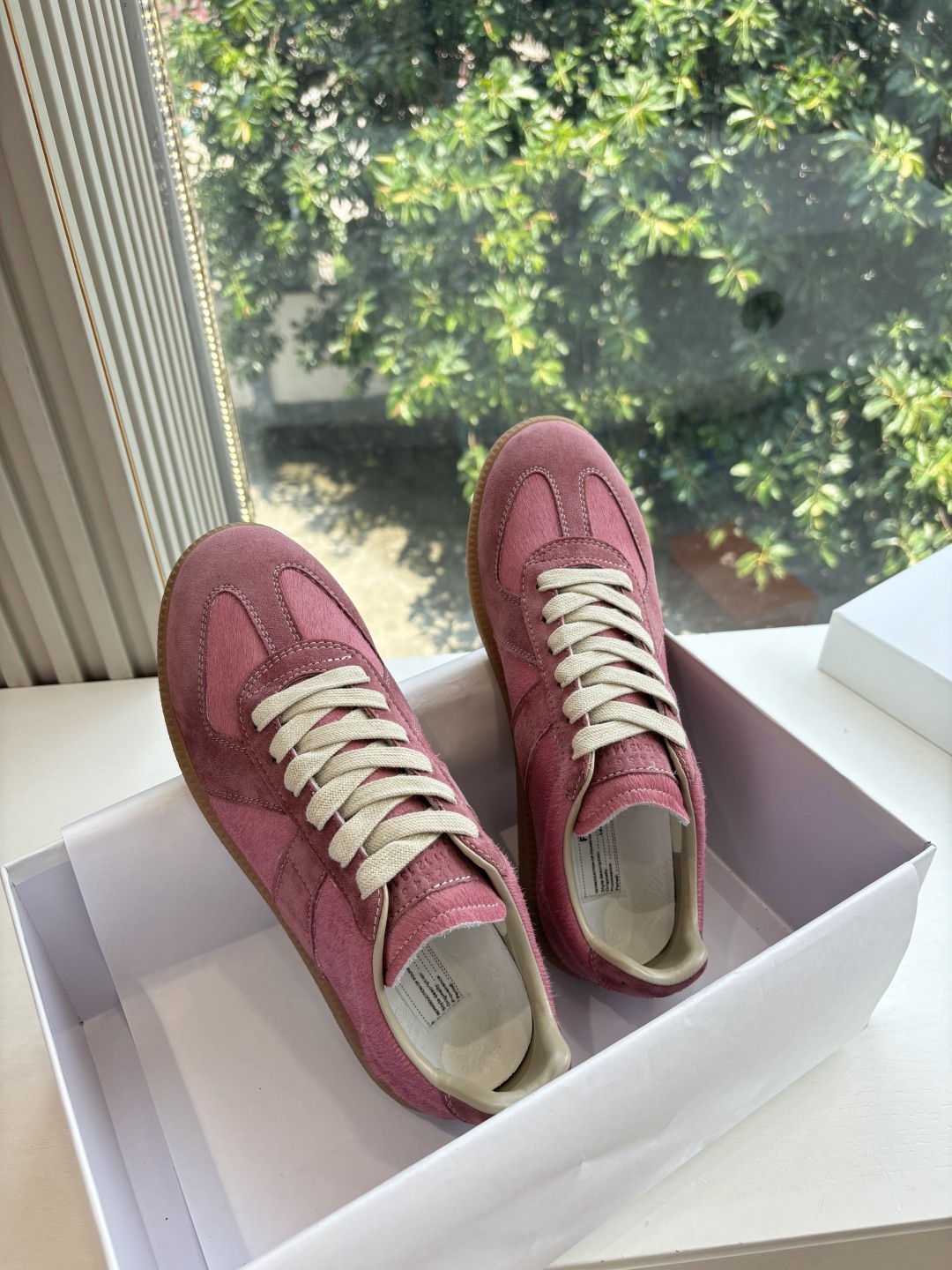 Maison Margiela MM6 German Training Shoe: Luxurious, Comfortable, and Stylish. - 图片 2