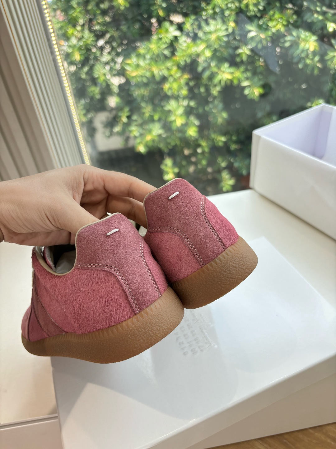 Maison Margiela MM6 German Training Shoe: Luxurious, Comfortable, and Stylish. - 图片 9