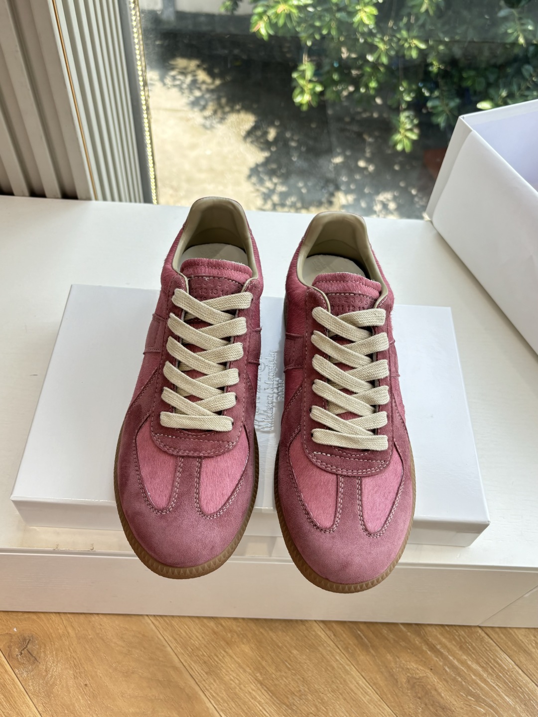 Maison Margiela MM6 German Training Shoe: Luxurious, Comfortable, and Stylish. - 图片 4