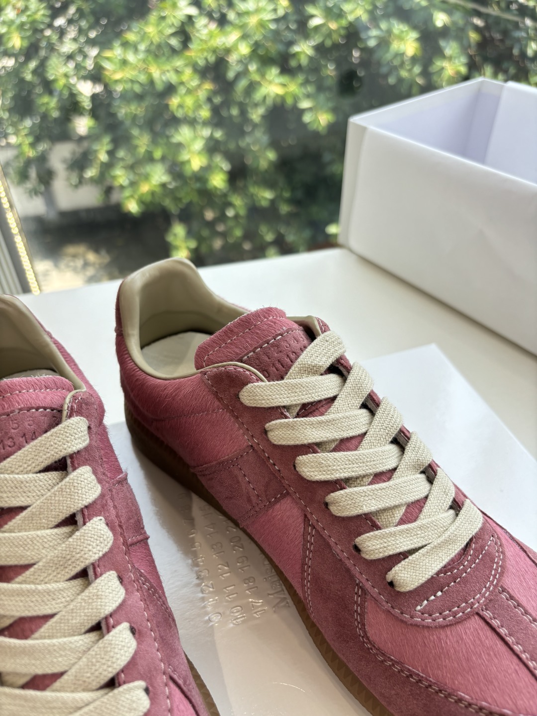 Maison Margiela MM6 German Training Shoe: Luxurious, Comfortable, and Stylish. - 图片 8