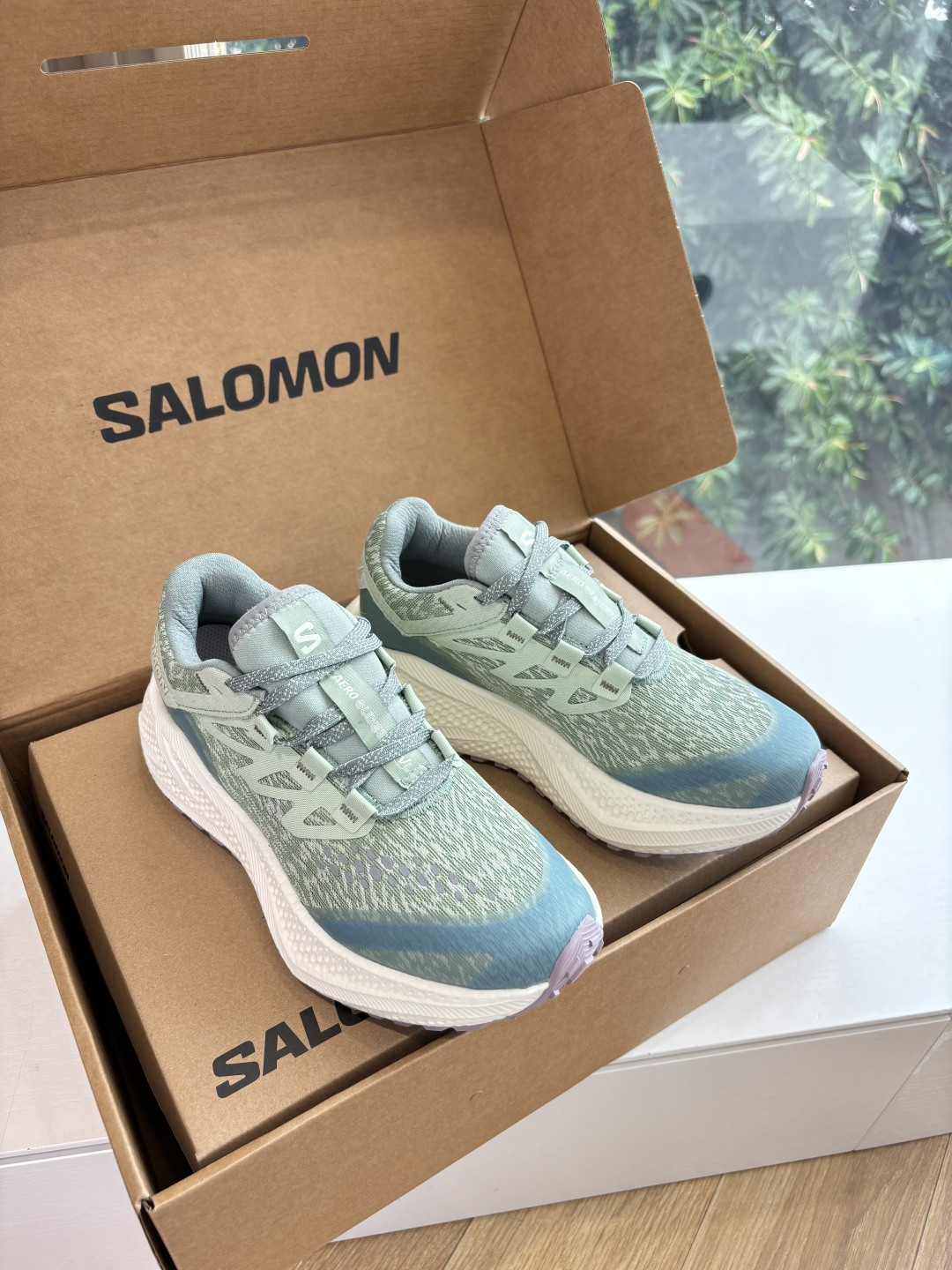 NO:437168,SALOMON joint semi-tug designer brand, a light luxury brand is very versatile and comfortable to the feet. This German training shoe continues the classic T-shaped genuine leather splicing design. After many careful improvements by the design team, it is just to let you experience the most original military flavor. The soft and delicate features of the top layer cowhide and the texture of cow leather make it have super high softness and comfort, while maintaining good breathability and comfort and texture parallel, so as to easily control any matching of all seasons. Original material of fabric, original material of inner lining, original mold opening of soles, size: 35-45 (39.40 note for men and women, 45 customization, no return or replacement), casual shoes/sports shoes, sneakers, cowhide19860909SALOMON 联名款半拖鬼才设计师品牌,一个轻奢品牌上脚很百搭哦,也很随脚舒适,这一款德国训练鞋延续了经典的T形真皮拼接设计,经过设计团队多次的精心改良,只为让您体验最原始的军旅味道,头层牛皮柔软细腻的特点与牛反绒牛皮的质感相结合使其既有超高的柔软舒适度,又同时保持不错的透气性能舒适与质感并行,轻松驾驭四季穿着任何搭配. 面料原版材质 内里原版材质 鞋底原版开模 码数:35-45(39.40备注男女,45定制不退不换),休闲鞋/运动鞋,sneakers,cowhide,Women's Shoes