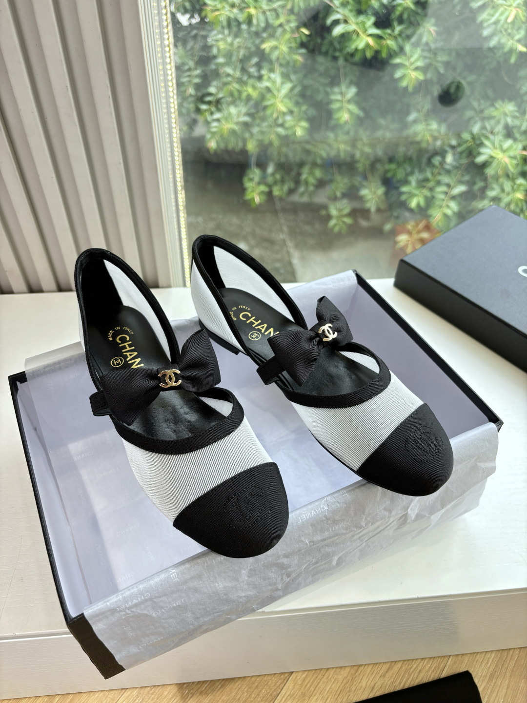 NO:443625,Mesh leather leather purchasing agent CHANE*25s small Chanel new popular Mary Jane Baotou single shoes mesh shoes are definitely your own style!  !  It's much more comfortable than the classic Slingback!  Every color makes the feet look white, which makes the whitening weapon! It's so cute! It's a hot little fragrance again~ Material original imported material, inner lining original inner lining sheepskin, outsole genuine leather sole Size: 35-39/(40/41 Customized, no return or replacement), single shoes, chanel, chanel, mary jane, sheepskin19860909网面 皮面代购级CHANE*25s小香奈儿新款爆品玛丽珍包头单鞋网鞋 妥妥的自留款！！比经典款Slingback舒服太多啦！每个颜色上脚都很显白 的显白利器!好嗲啊!又是火爆的小香~ 材质原版进口材质 内里原版内里羊皮 大底真皮鞋底 码数:35-39/(40/41定制不退不换),单鞋,chanel,chanel,mary jane,sheepskin,Women's Shoes