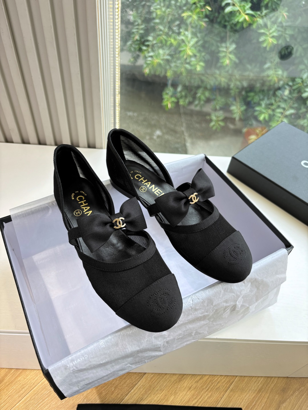 NO:443630,Mesh, leather, purchasing grade CHANE*25s small Chanel new popular Mary Jane Baotou single shoe mesh shoes, absolutely free!  !  It's much more comfortable than the classic Slingback!  Every color makes the feet look white, which makes the whitening weapon! It's so cute! It's a hot little fragrance again~ Material original imported material, inner lining original inner lining sheepskin, outsole genuine leather sole Size: 35-39/(40/41 Customized, no return or replacement), single shoes, chanel, chanel, mary jane, sheepskin19860909网面 皮面 代购级CHANE*25s小香奈儿新款爆品玛丽珍包头单鞋网鞋 妥妥的自留款！！比经典款Slingback舒服太多啦！每个颜色上脚都很显白 的显白利器!好嗲啊!又是火爆的小香~ 材质原版进口材质 内里原版内里羊皮 大底真皮鞋底 码数:35-39/(40/41定制不退不换),单鞋,chanel,chanel,mary jane,sheepskin,Women's Shoes