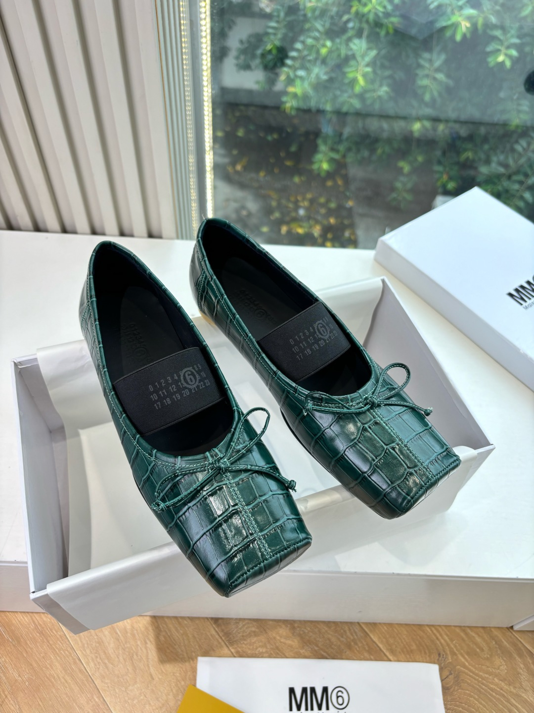 NO:461496,(Top version) 2025Maison Margie*Majella split toe thick heel flat bottom retro Mary Jane doll head ballet single shoes Great version Very difficult to make!  Majila's split-toe shoes are pushed to the forefront again, and Xiaohongshu publishes one by one!  Sexy and spicy girls must have. The fried chicken looks good on the feet. Everyone can feel assured that you will be the most unique existence in that crowd. Imported cowhide leather embossed fabric, inner foot pad sheepskin, large sole imported from Italy, genuine leather bottom, size: 35-39/40. Customized, masion margiela, mary jane, cowhide, sheepskin19860909（顶级版本） 2025Maison Margie*马吉拉分趾粗跟平底复古玛丽珍娃娃头芭蕾舞单鞋 太棒了的版本 非常不好做！马吉拉分趾鞋又被推到风口啦 小红书发一个爆一个！性感酷辣女孩必备 上脚炒鸡好看 大家放心冲穿上它你就是那个人群中最独特的存在 面料进口牛皮压纹 内里垫脚羊皮 大底 意大利进口真皮底 码数:35-39/40.定制不退不换,玛丽珍,masion margiela,mary jane,cowhide,sheepskin,Women's Shoes