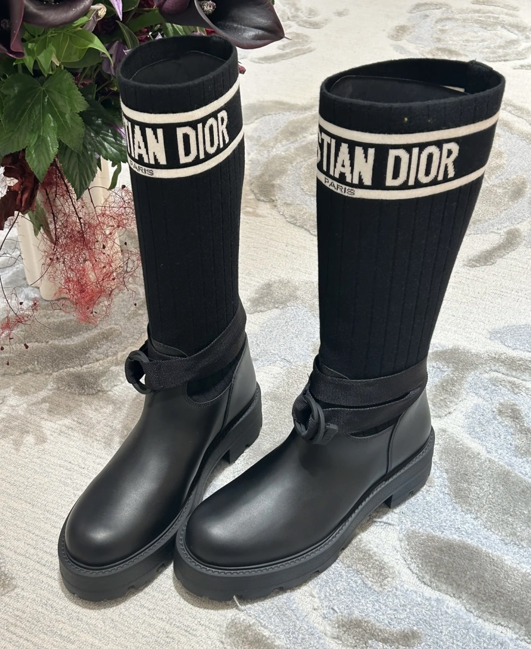 G133Miss Dior 迪奥 CD 秋冬长靴 Miss Dior 迪奥 CD秋冬最新色高定海报款D-Major电绣拼