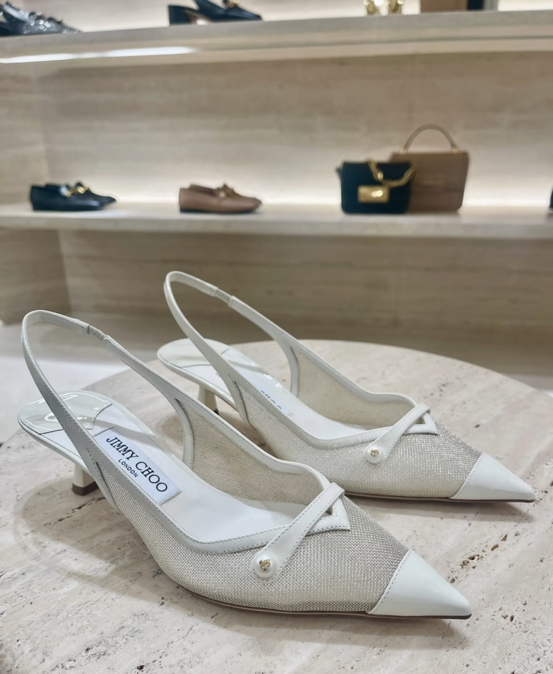 🌾G887所见即所得JimmyCho*吉米周早春爆品 顶版 尖头中空蕾丝高跟鞋 这也太仙了叭，像艺术品一