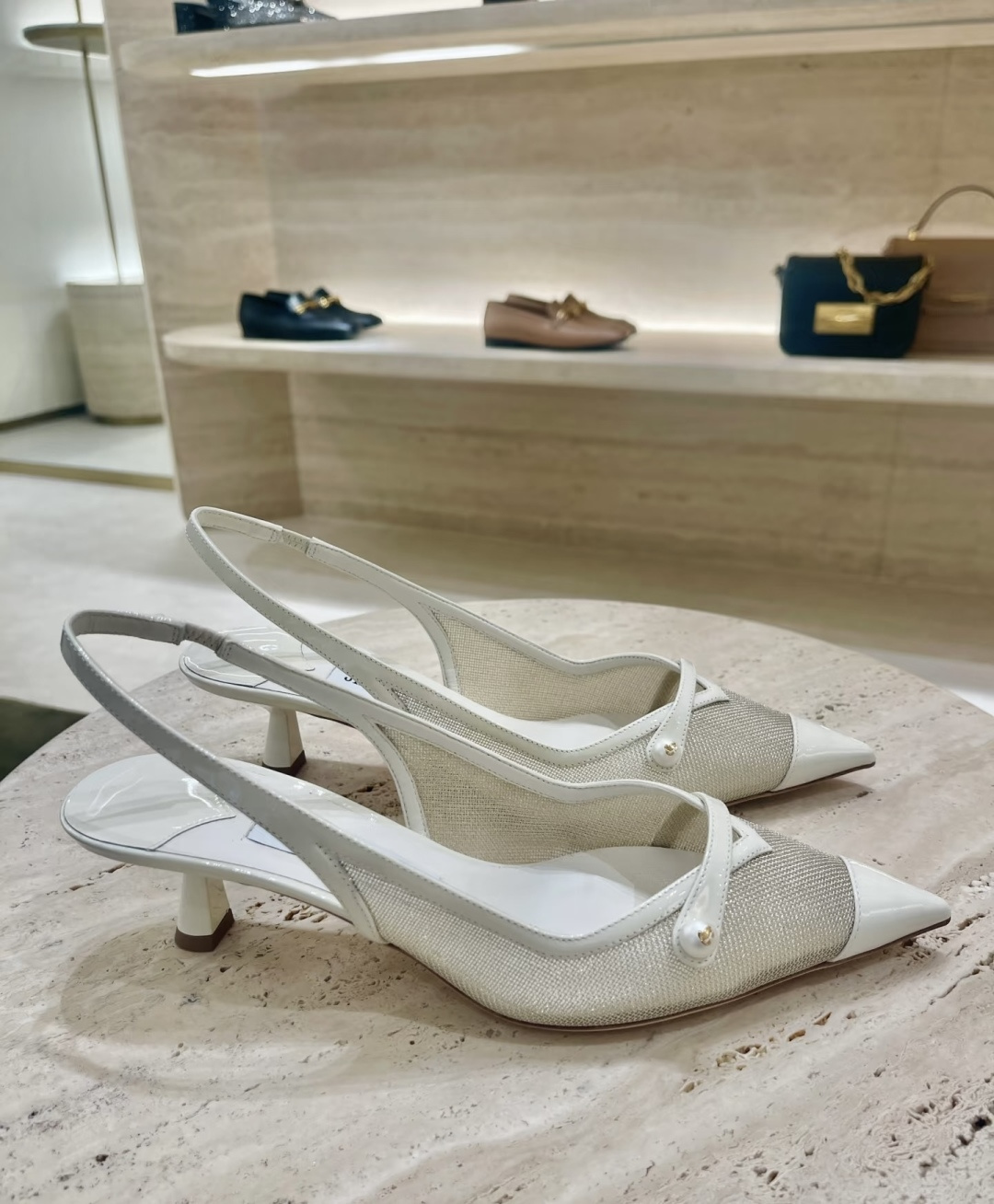 🌾G887所见即所得JimmyCho*吉米周早春爆品 顶版 尖头中空蕾丝高跟鞋 这也太仙了叭，像艺术品一