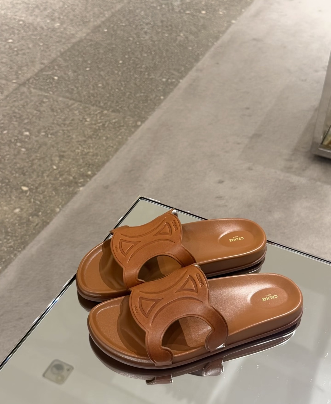 🌾G067😃所见即所得代购级别老钱风CELINE思琳赛琳CELINE RUNNER 有CELINE标志侧