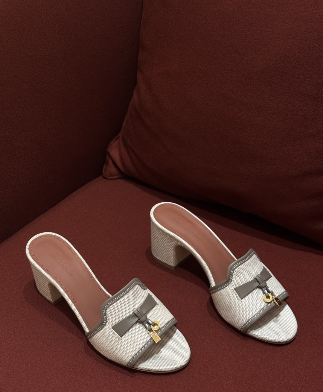 🌾G131😁Loro piana代购级拖鞋lp这款亚麻帆布拖鞋搭配饰有Loro Piana My Cha