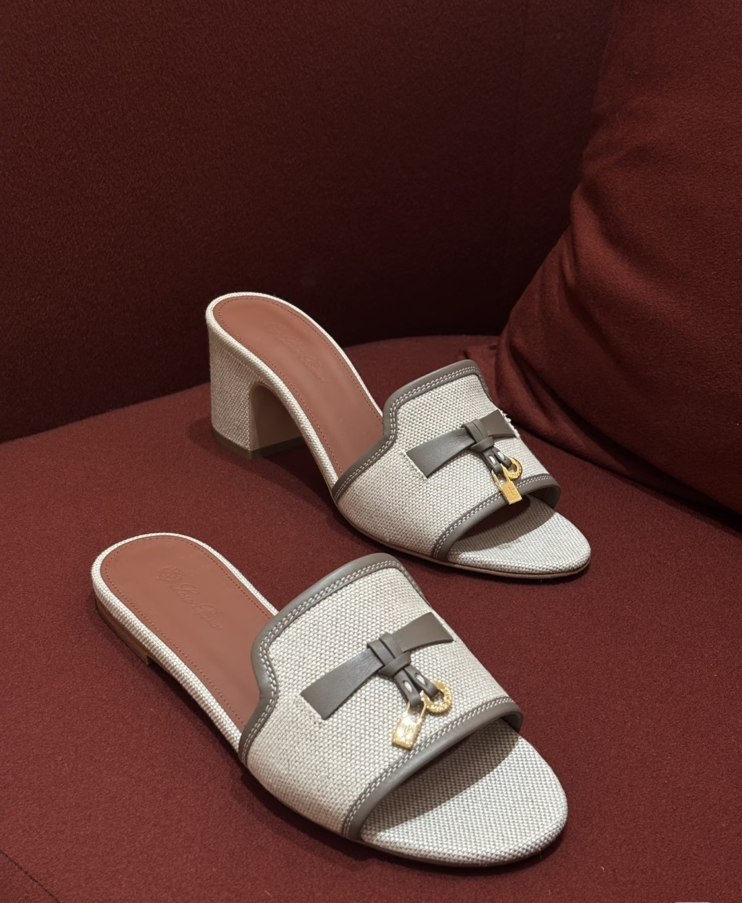 🌾G131😁Loro piana代购级拖鞋lp这款亚麻帆布拖鞋搭配饰有Loro Piana My Cha