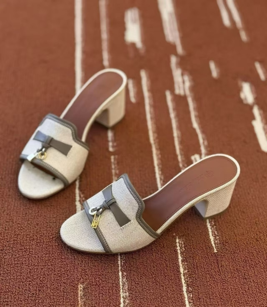 🌾G131😁Loro piana代购级拖鞋lp这款亚麻帆布拖鞋搭配饰有Loro Piana My Cha