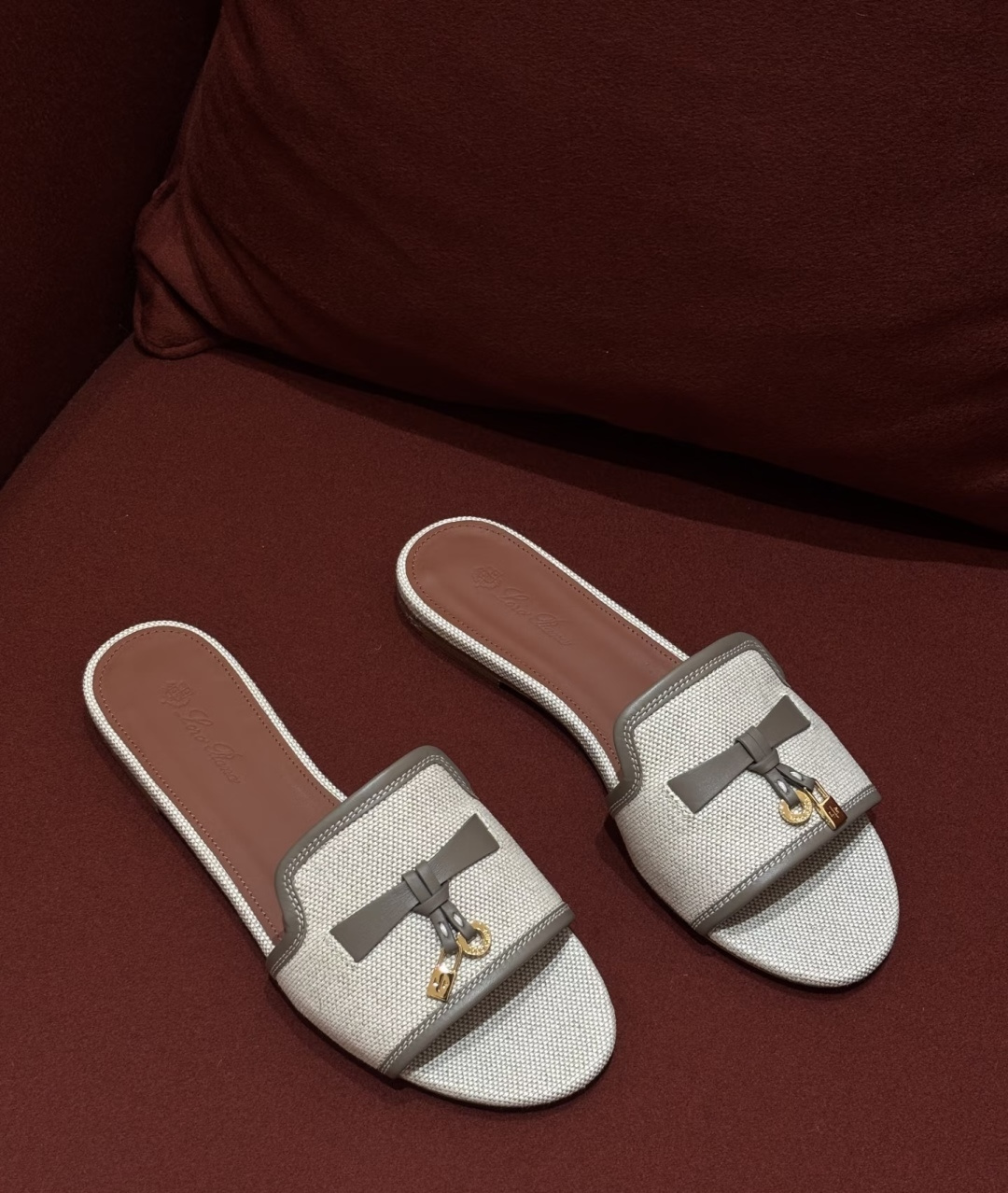 🌾G131😁Loro piana代购级拖鞋lp这款亚麻帆布拖鞋搭配饰有Loro Piana My Cha