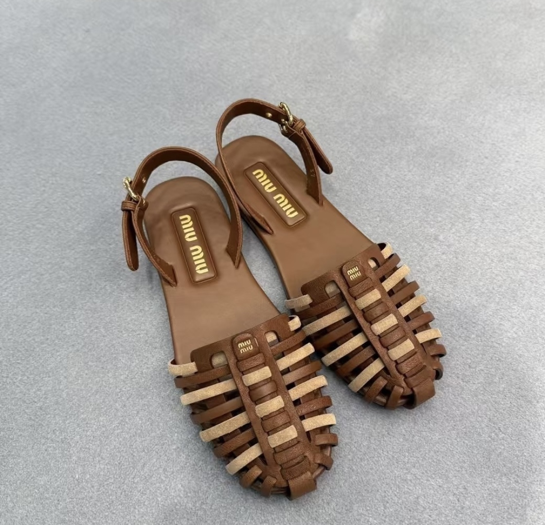 🌾G0286代购级独家上新Miu Miu2026牛皮半拖Zp开发 手工羊皮编织麻花菱格平底拖鞋秒杀市面版