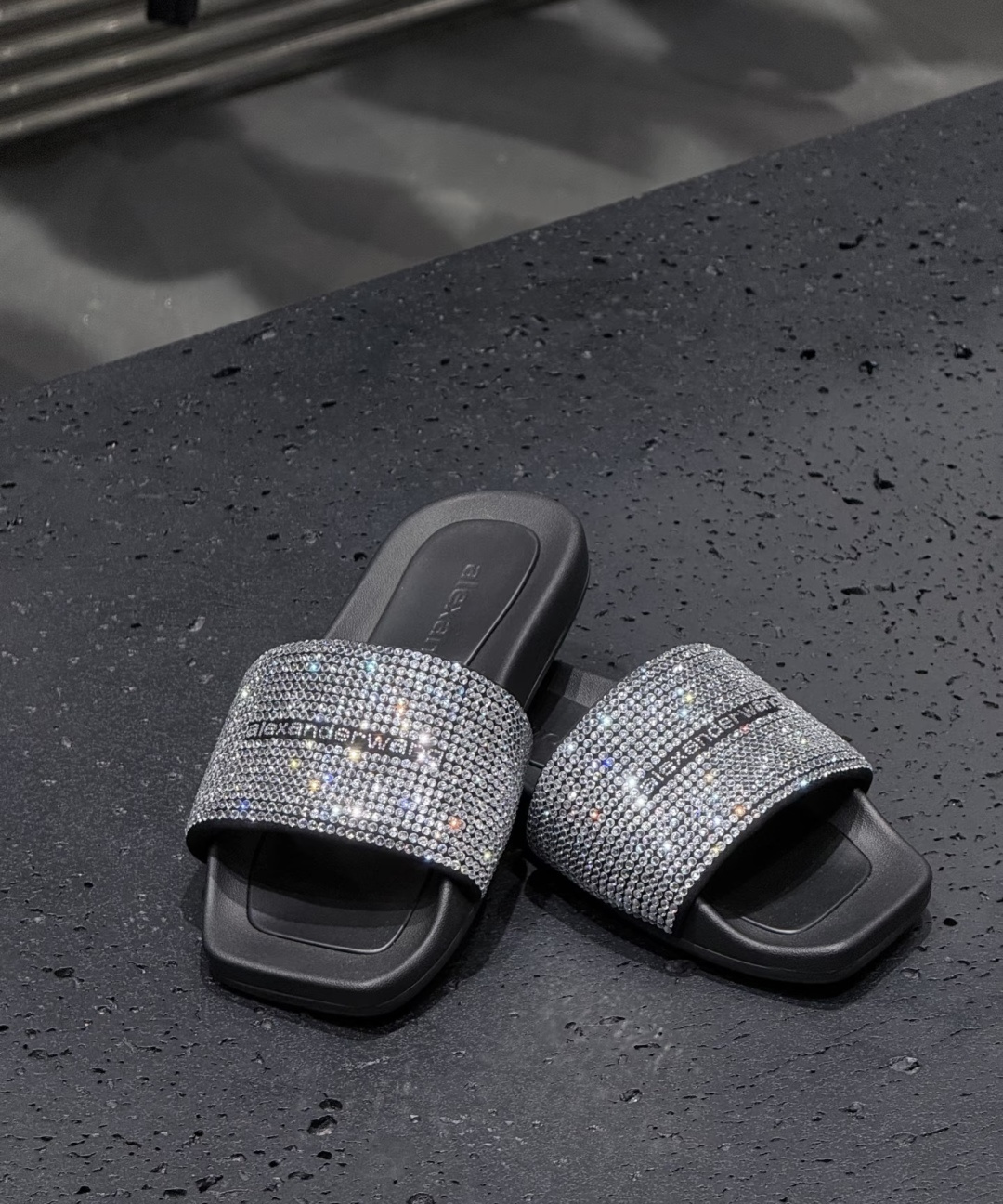 🌾G013顶级品质Alexander Wang aw carter亚历山大王 烫钻 拖鞋Jennie 大