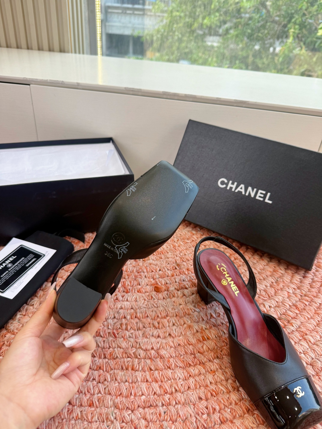 🌾G06😀顶级品质CHANE*｜小香2026走秀款双C锁扣单鞋凉鞋大方头高跟鞋当巴黎大皇宫的秀场灯光聚焦