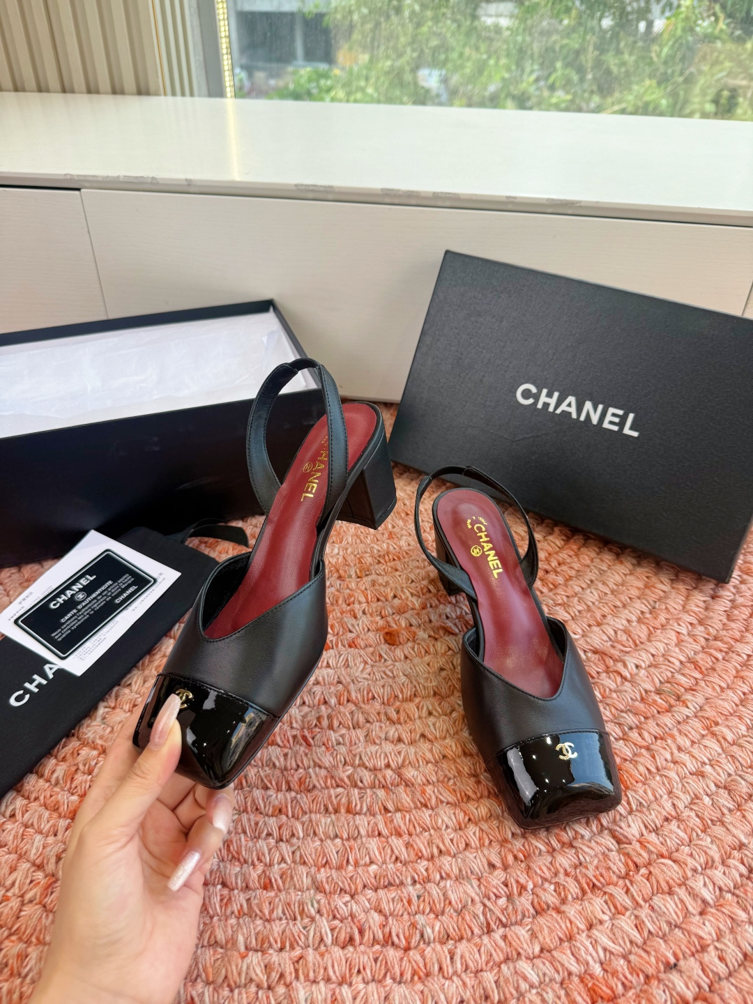 🌾G06😀顶级品质CHANE*｜小香2026走秀款双C锁扣单鞋凉鞋大方头高跟鞋当巴黎大皇宫的秀场灯光聚焦