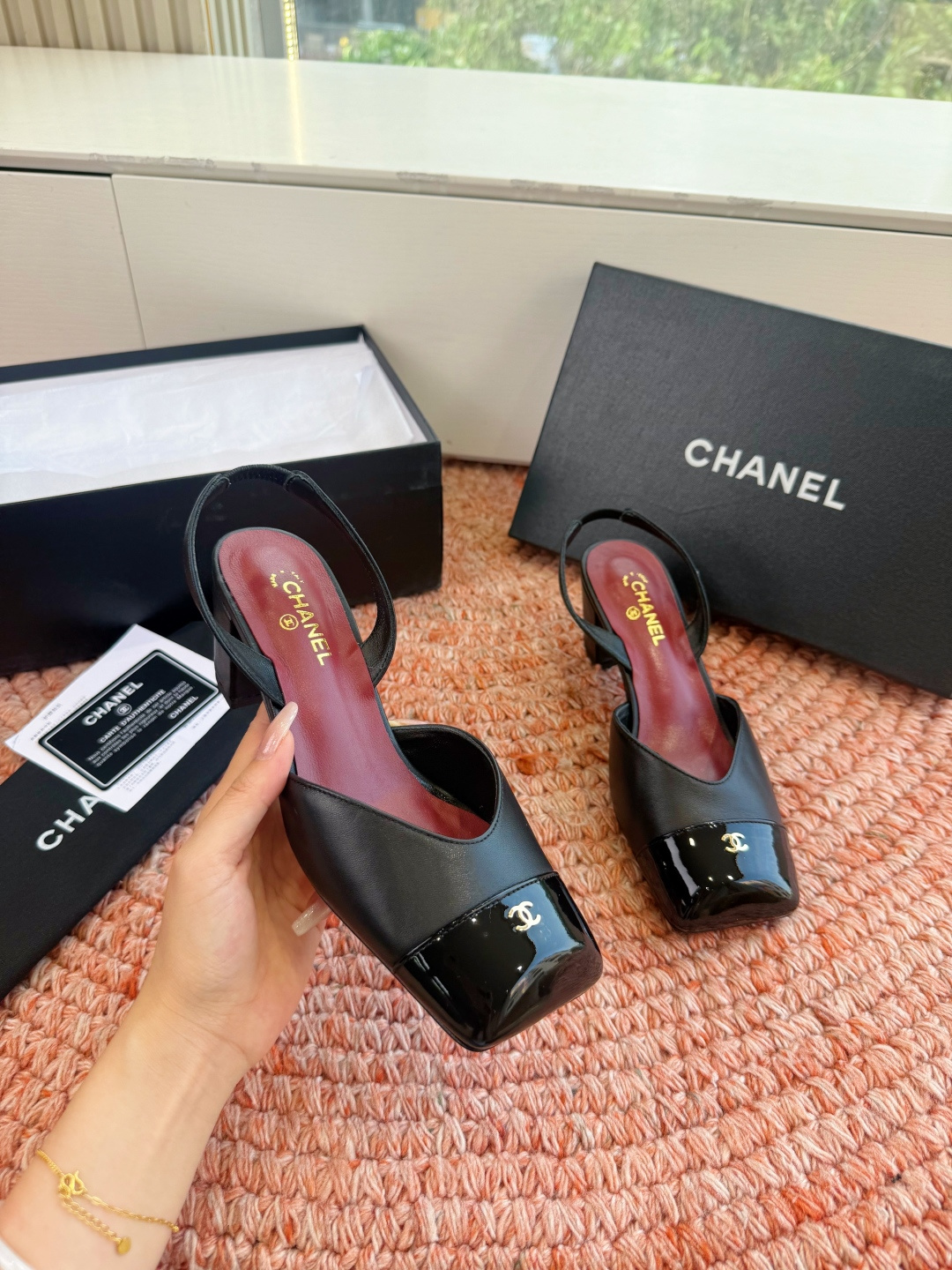 🌾G06😀顶级品质CHANE*｜小香2026走秀款双C锁扣单鞋凉鞋大方头高跟鞋当巴黎大皇宫的秀场灯光聚焦