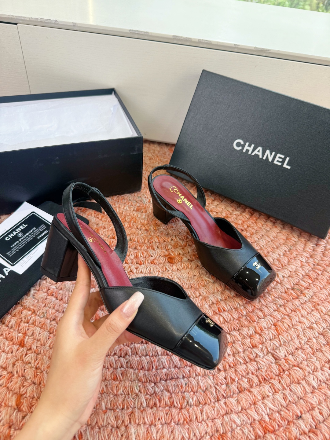 🌾G06😀顶级品质CHANE*｜小香2026走秀款双C锁扣单鞋凉鞋大方头高跟鞋当巴黎大皇宫的秀场灯光聚焦