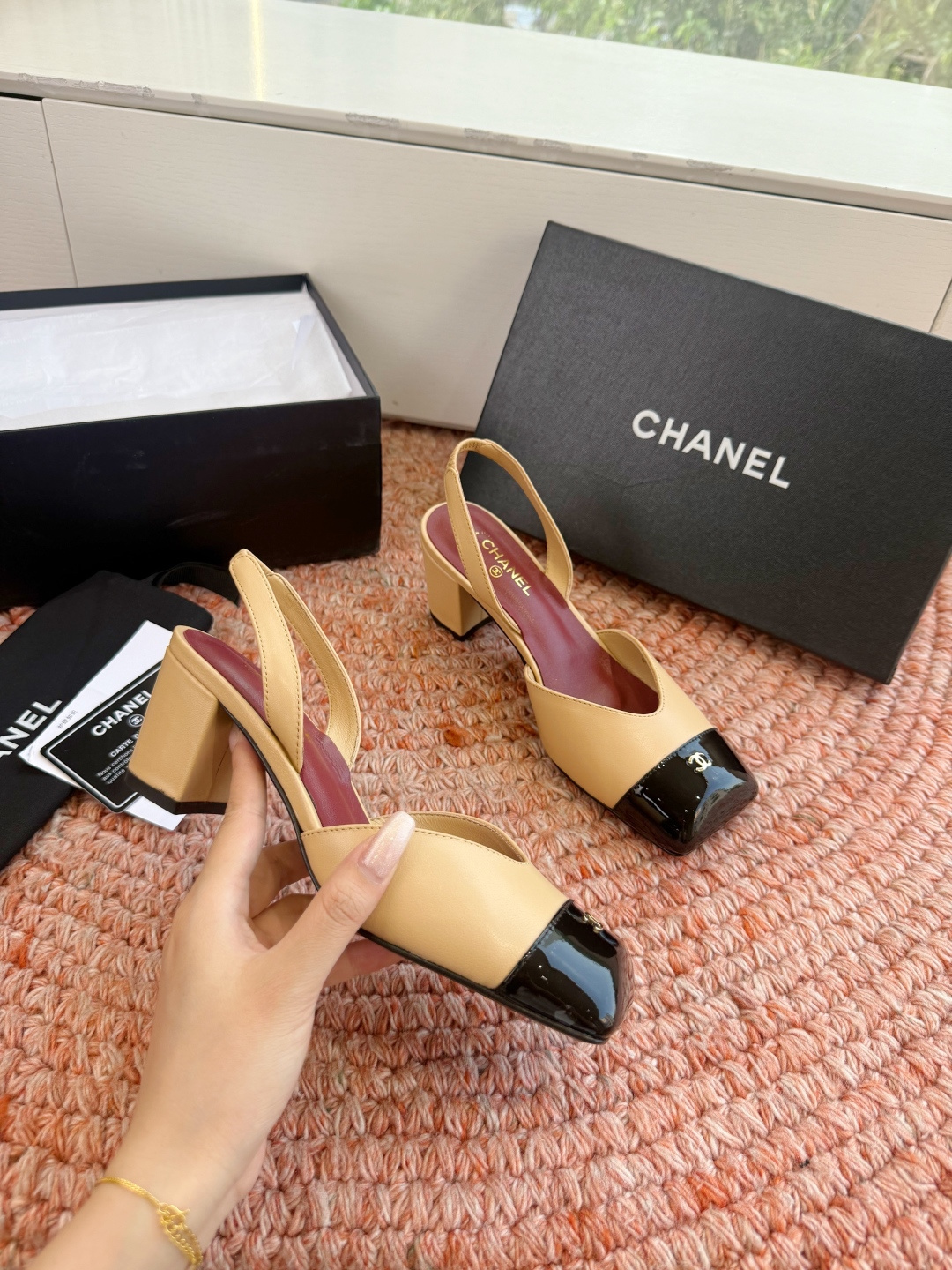🌾G06😀顶级品质CHANE*｜小香2026走秀款双C锁扣单鞋凉鞋大方头高跟鞋当巴黎大皇宫的秀场灯光聚焦