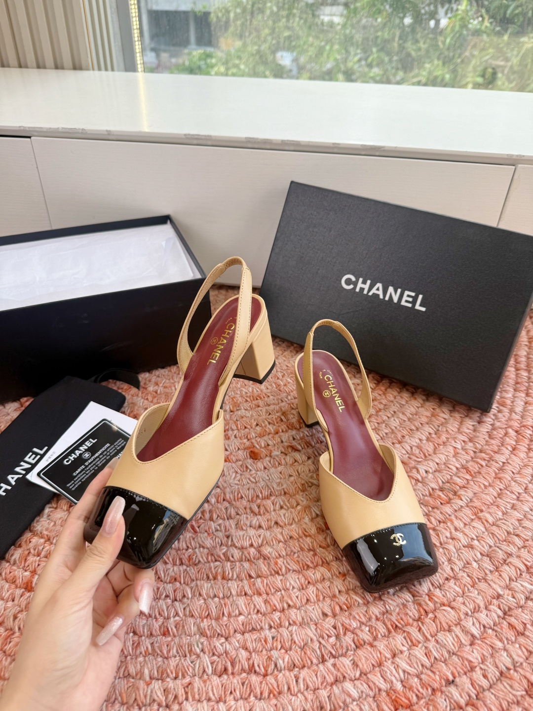 🌾G06😀顶级品质CHANE*｜小香2026走秀款双C锁扣单鞋凉鞋大方头高跟鞋当巴黎大皇宫的秀场灯光聚焦