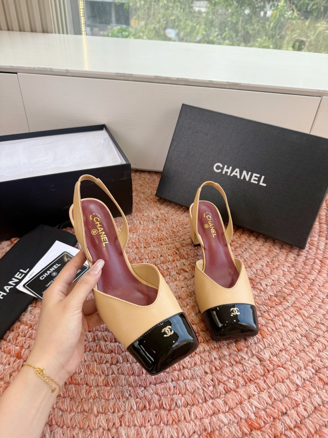 🌾G06😀顶级品质CHANE*｜小香2026走秀款双C锁扣单鞋凉鞋大方头高跟鞋当巴黎大皇宫的秀场灯光聚焦