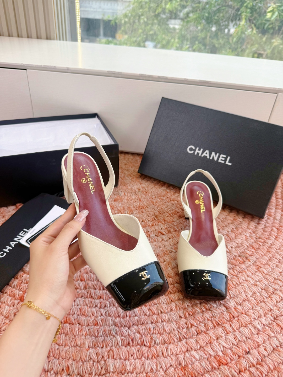 🌾G06😀顶级品质CHANE*｜小香2026走秀款双C锁扣单鞋凉鞋大方头高跟鞋当巴黎大皇宫的秀场灯光聚焦