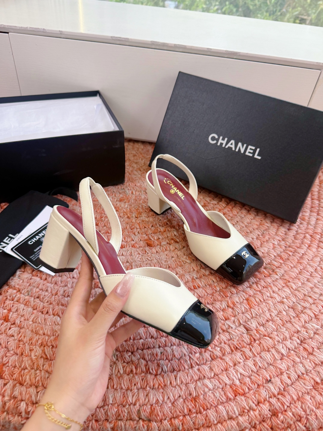 🌾G06😀顶级品质CHANE*｜小香2026走秀款双C锁扣单鞋凉鞋大方头高跟鞋当巴黎大皇宫的秀场灯光聚焦