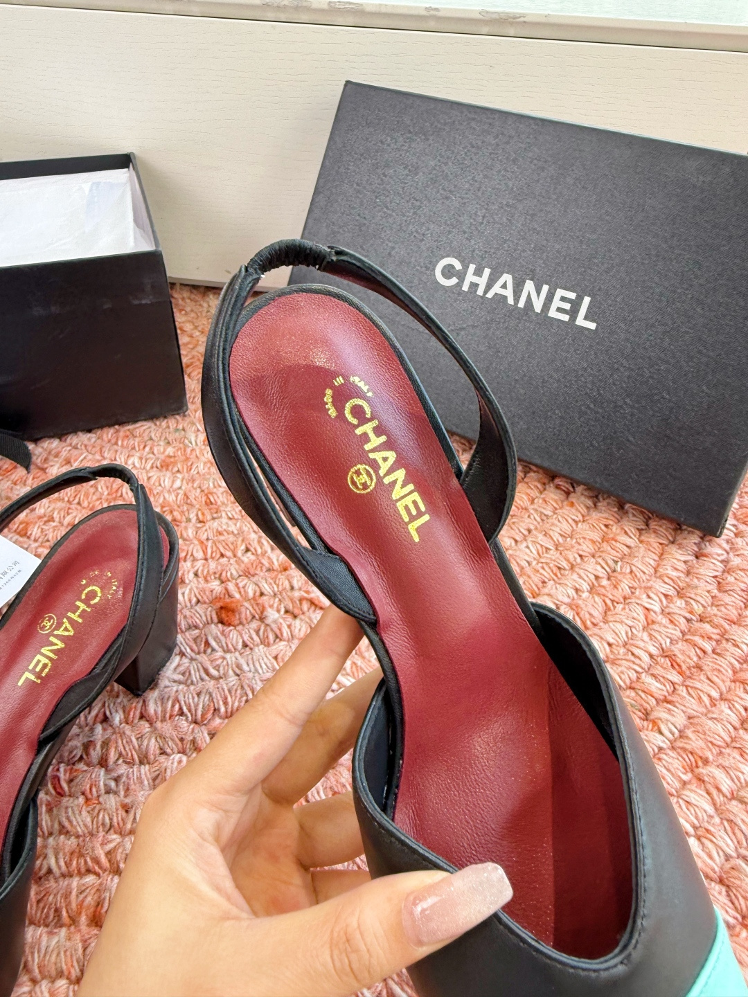 🌾G06😀顶级品质CHANE*｜小香2026走秀款双C锁扣单鞋凉鞋大方头高跟鞋当巴黎大皇宫的秀场灯光聚焦