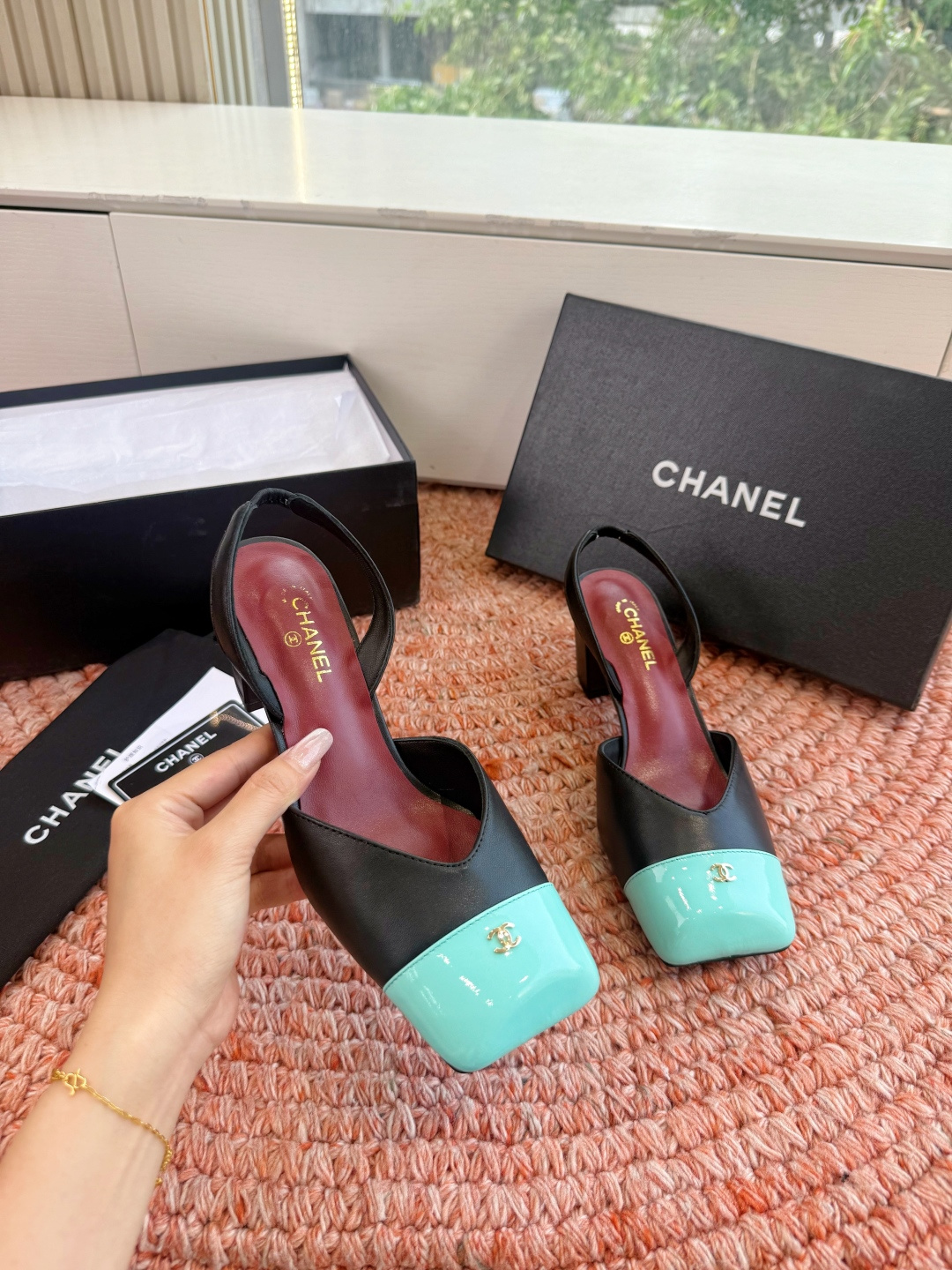 🌾G06😀顶级品质CHANE*｜小香2026走秀款双C锁扣单鞋凉鞋大方头高跟鞋当巴黎大皇宫的秀场灯光聚焦