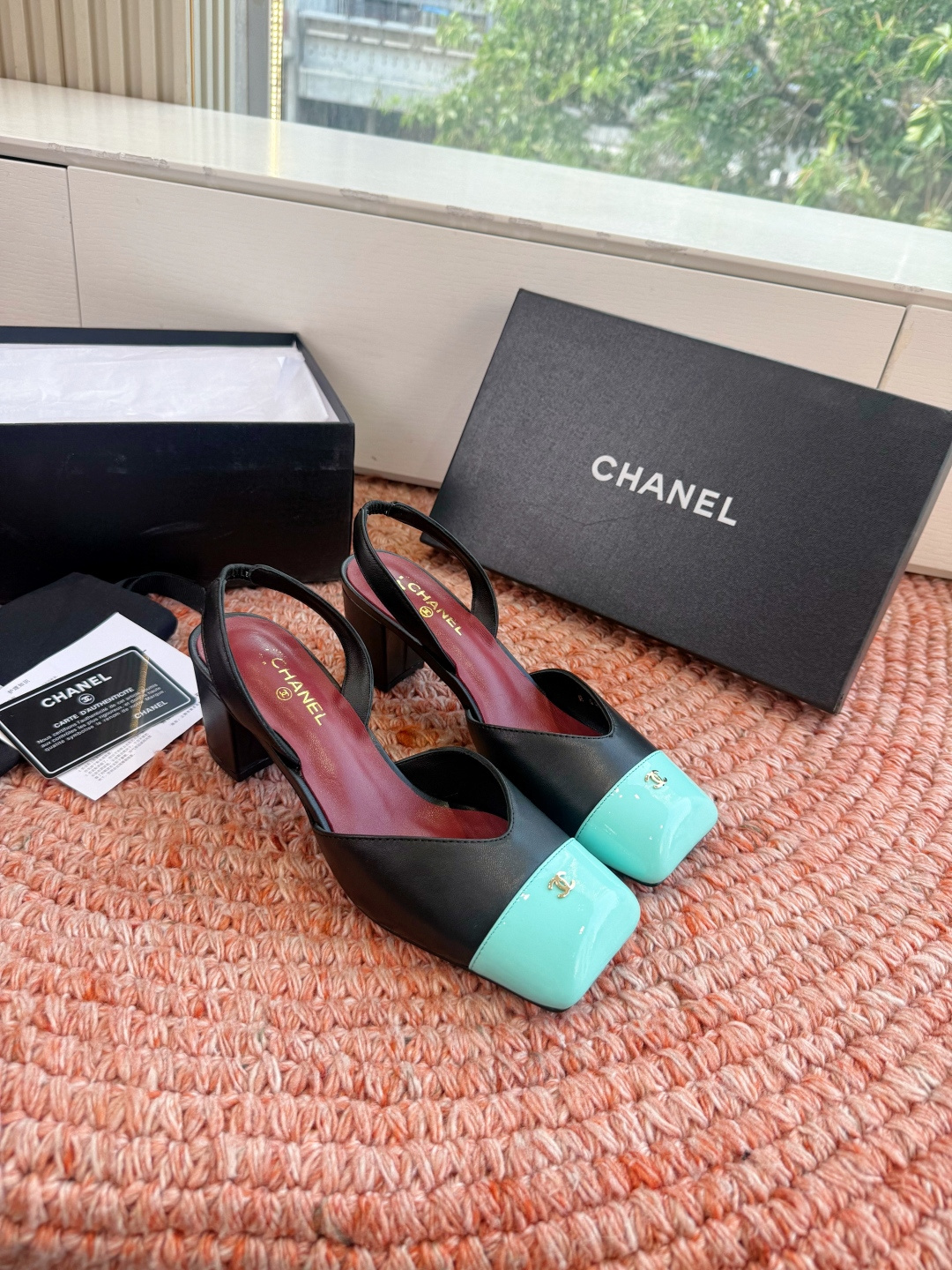 🌾G06😀顶级品质CHANE*｜小香2026走秀款双C锁扣单鞋凉鞋大方头高跟鞋当巴黎大皇宫的秀场灯光聚焦