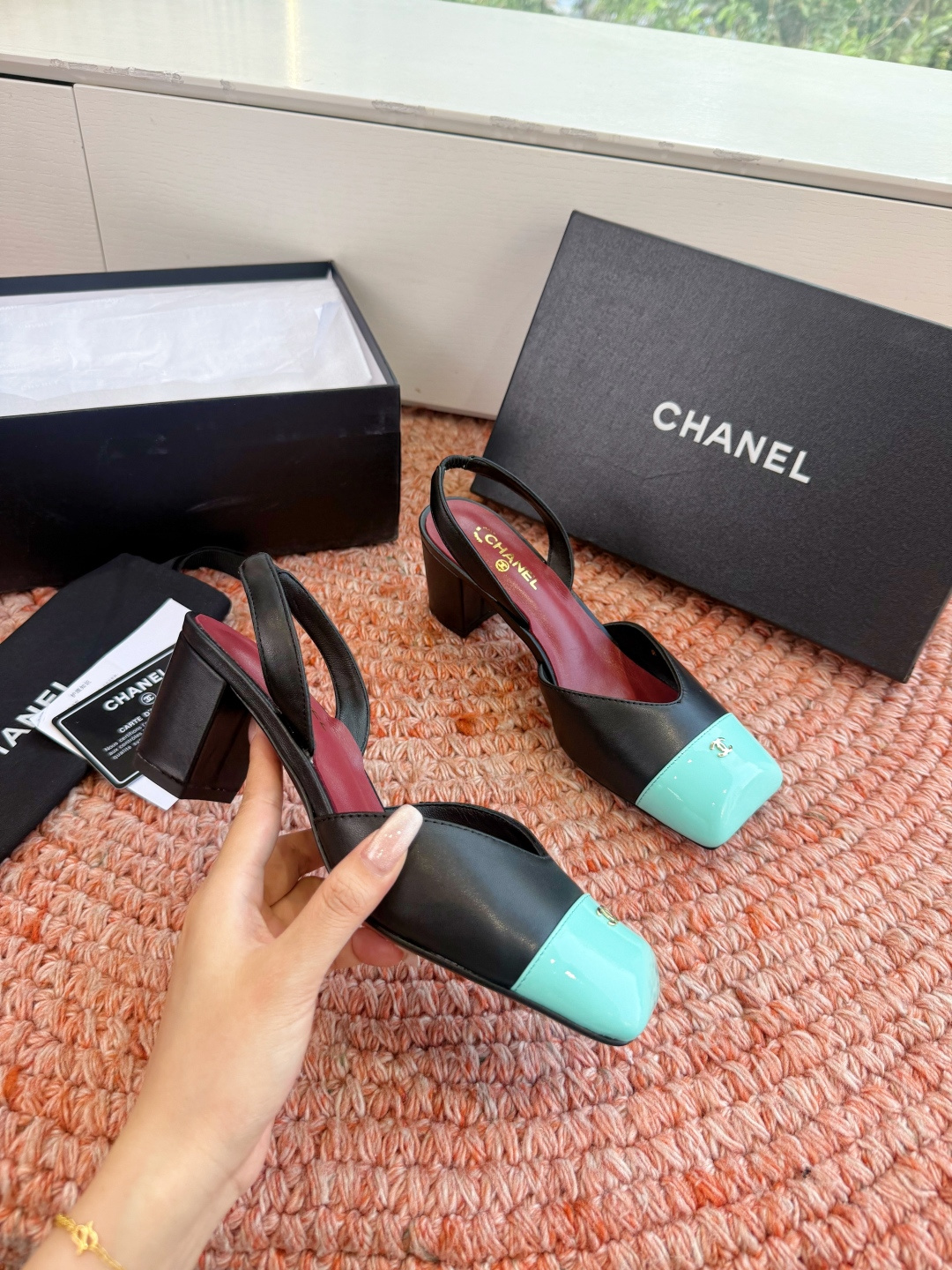 🌾G06😀顶级品质CHANE*｜小香2026走秀款双C锁扣单鞋凉鞋大方头高跟鞋当巴黎大皇宫的秀场灯光聚焦
