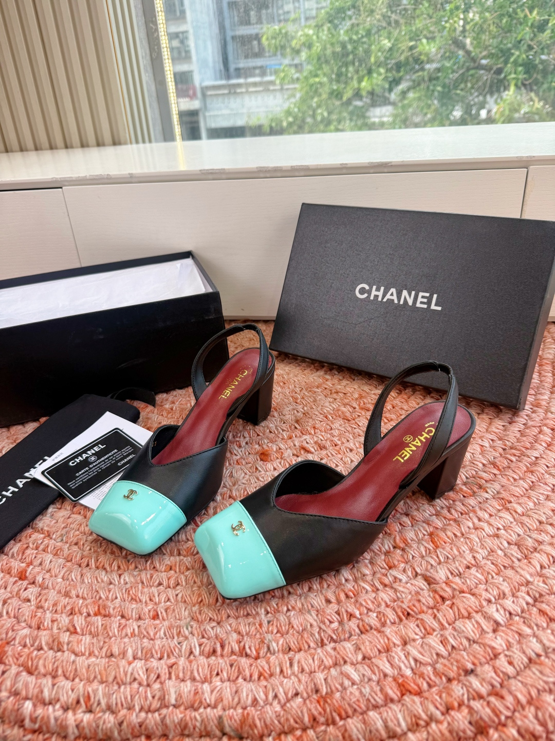 🌾G06😀顶级品质CHANE*｜小香2026走秀款双C锁扣单鞋凉鞋大方头高跟鞋当巴黎大皇宫的秀场灯光聚焦