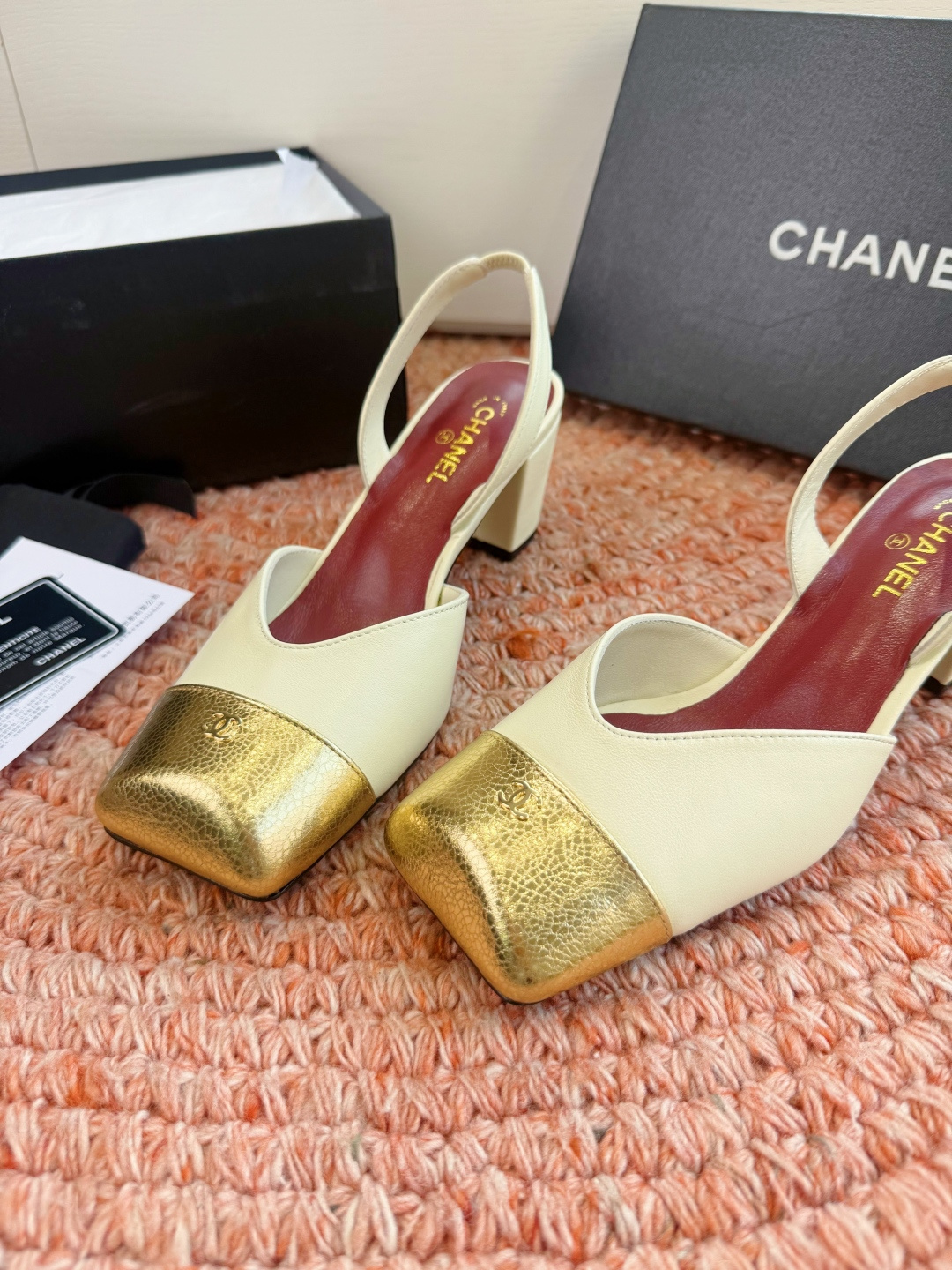 🌾G06😀顶级品质CHANE*｜小香2026走秀款双C锁扣单鞋凉鞋大方头高跟鞋当巴黎大皇宫的秀场灯光聚焦