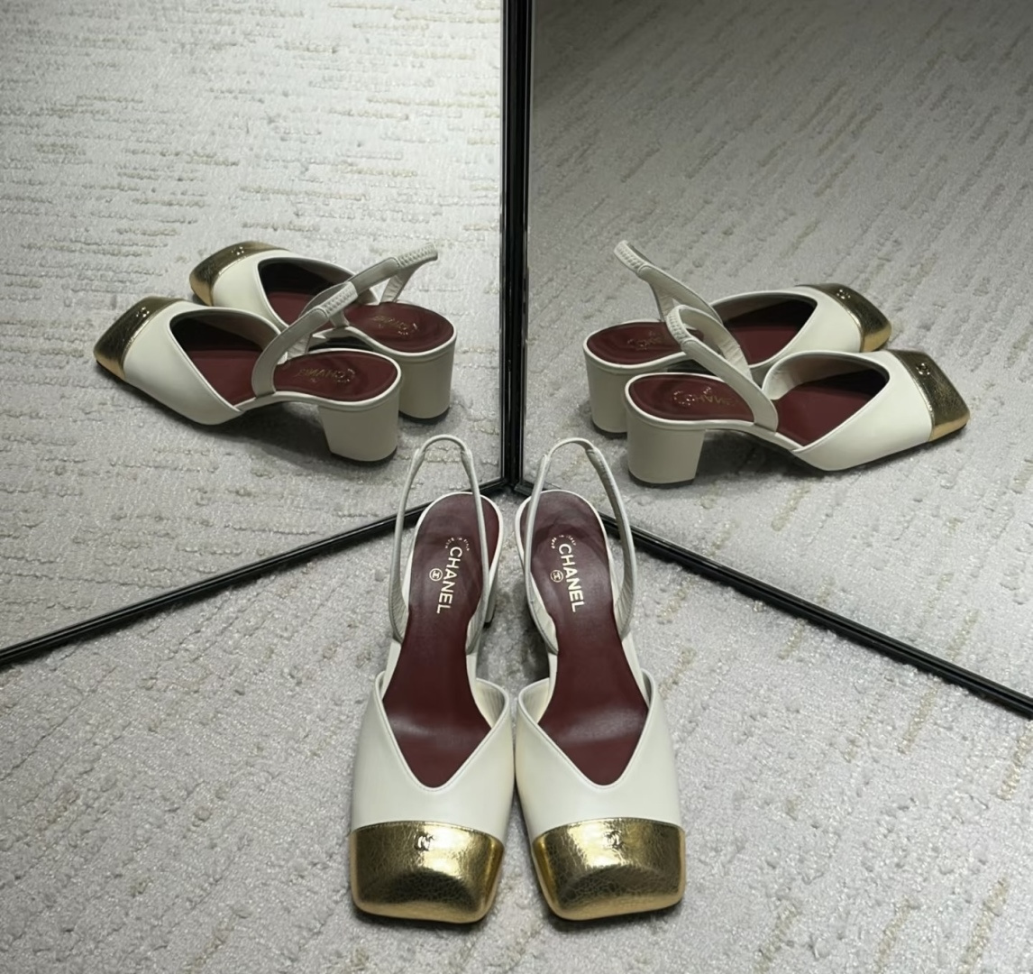 🌾G06😀顶级品质CHANE*｜小香2026走秀款双C锁扣单鞋凉鞋大方头高跟鞋当巴黎大皇宫的秀场灯光聚焦