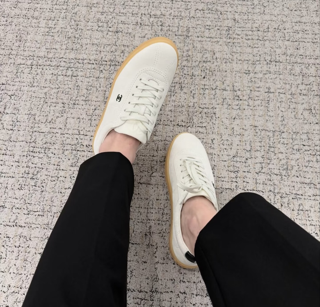 P🌾G059😀所见即所得CHANEL/香奈儿2026新款小香风麂皮圆头熊运动鞋时尚增高鞋休闲鞋面料：进口