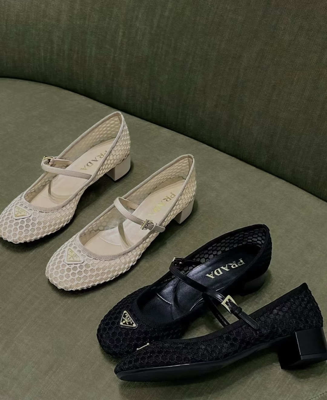 🌾对版飞机盒G887prada普拉达2026最新玛丽珍玛丽珍网面单鞋复古时髦鞋面，让整双鞋轻便舒适 鲜艳